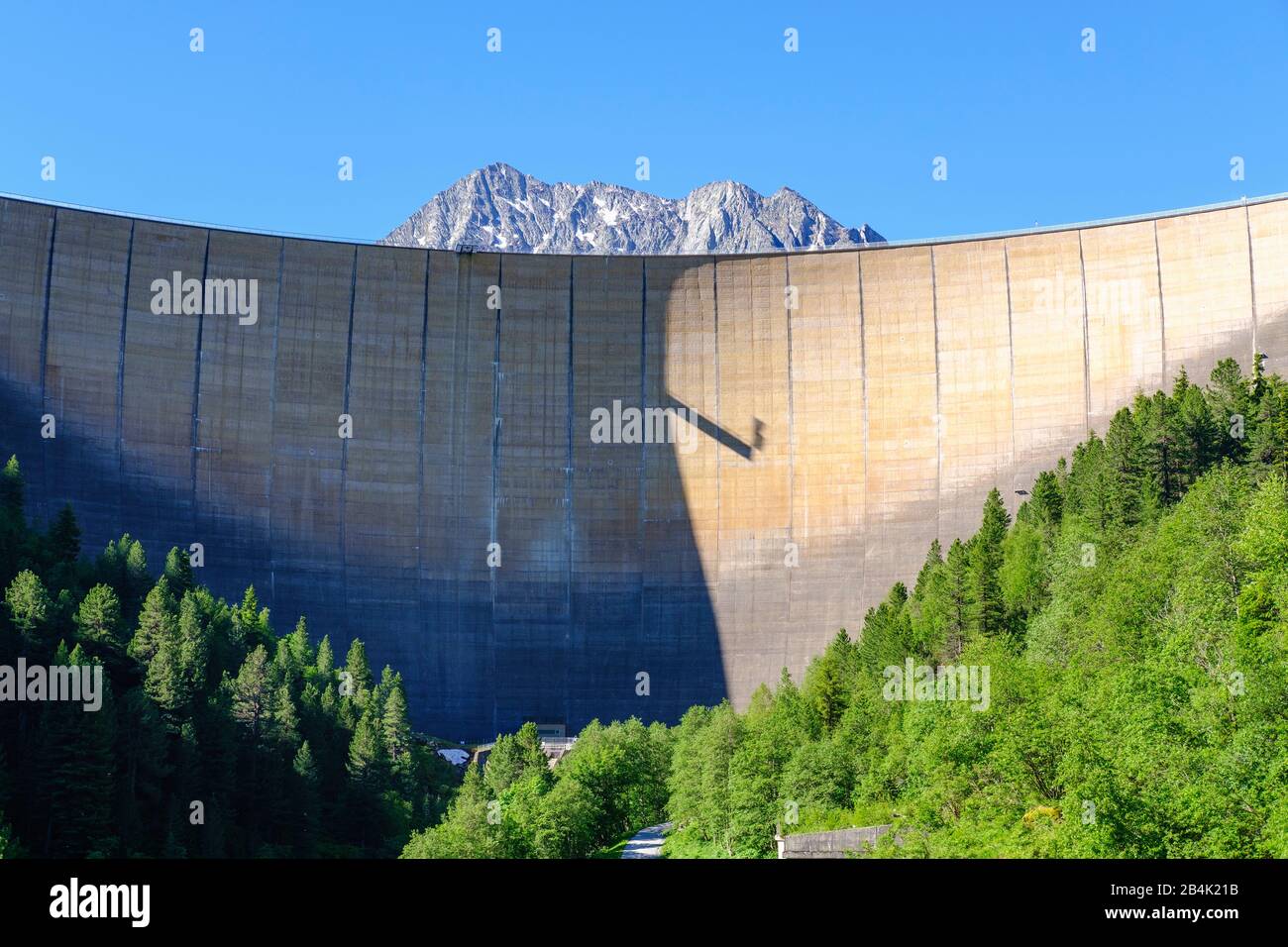 Dam of the Schlegeis Reservoir, Kleiner Hochsteller and Zamser Egg, Zillertal Alps, near Finkenberg, Zillertal, Tyrol, Austria Stock Photo