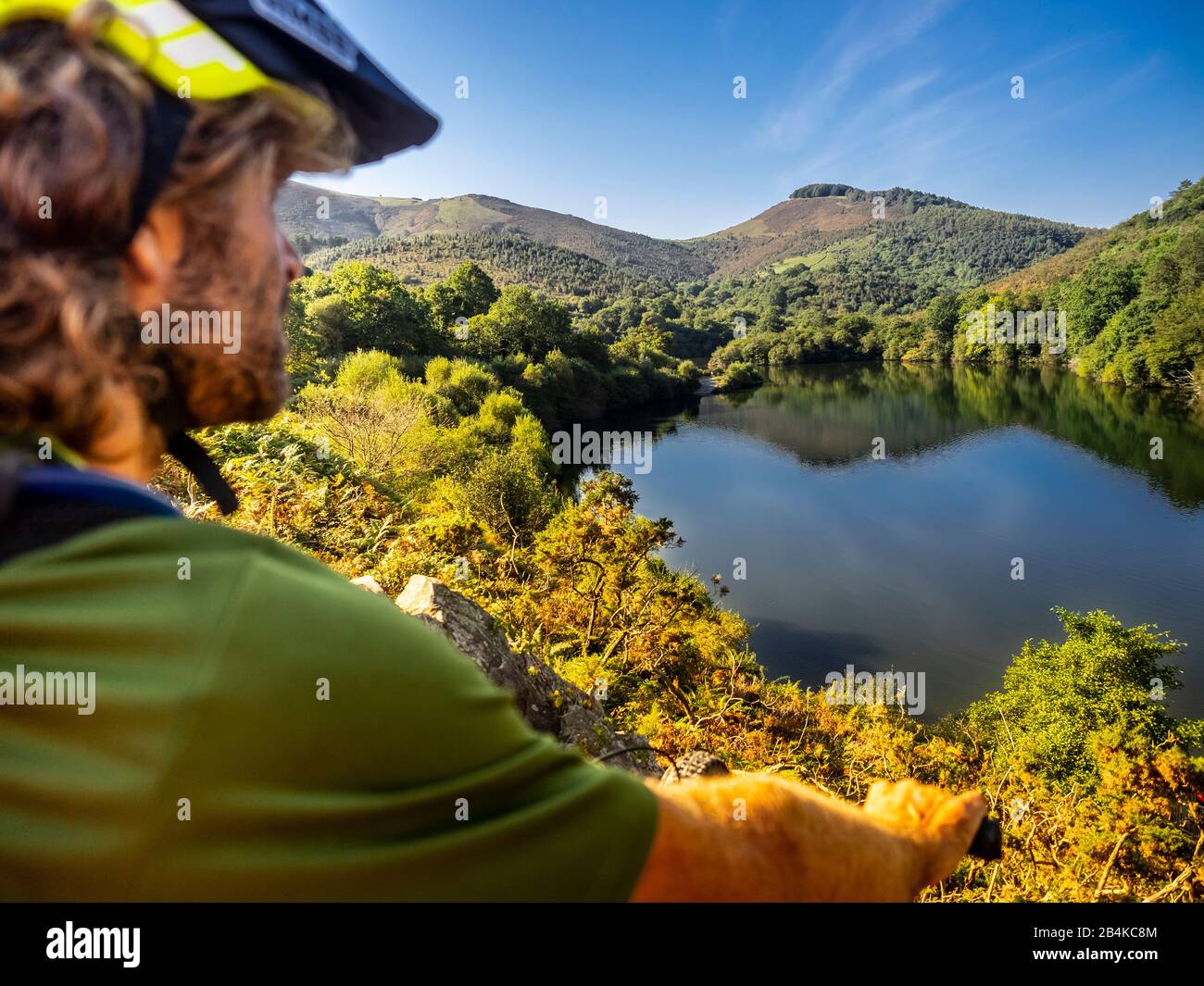 Mountain biking in the Basque Country in France, single trail on the mountain La Rhune / Larrun and the Col d'Ibardin. In the background lake Lac Xoldokogaina or Lac d'Ibardin Stock Photo