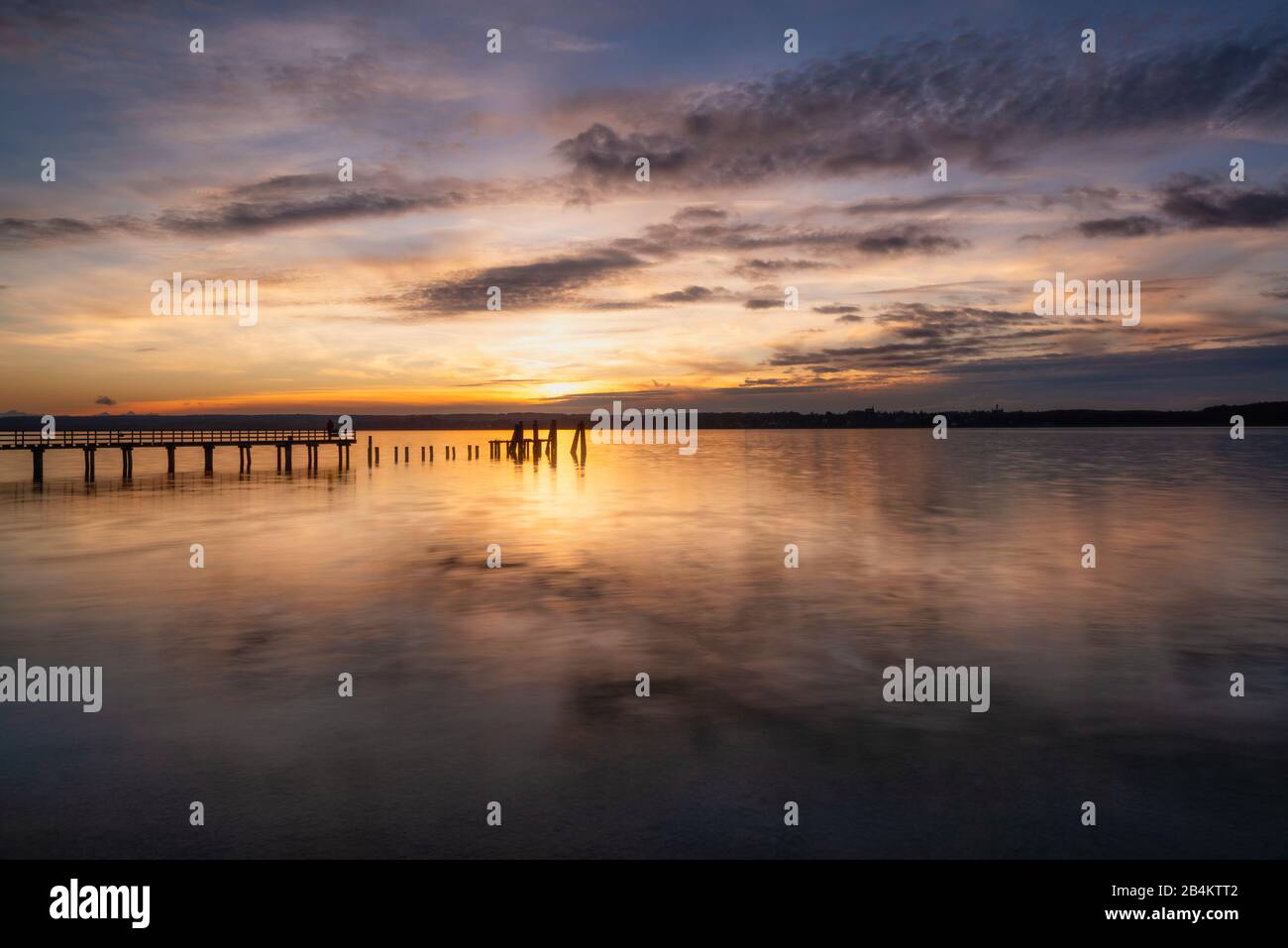 Inning community, Buch am Ammersee, beach, sunset with jetty Stock Photo