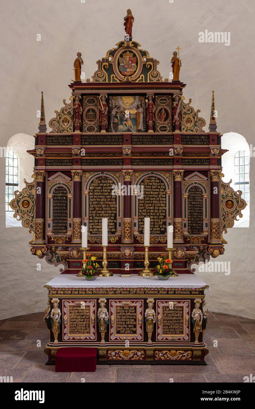 Europa, Dänemark, Bornholm, Aakirkeby. Der Altar (1603) der Aakirke. Stock Photo