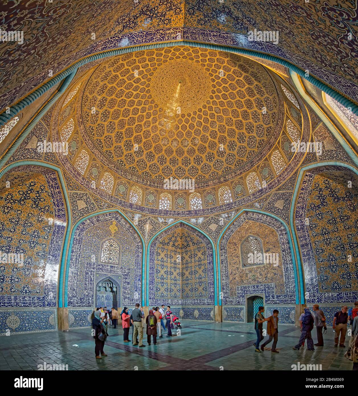 Sheikh Lotfollah Mosque Interior Stock Photo - Alamy