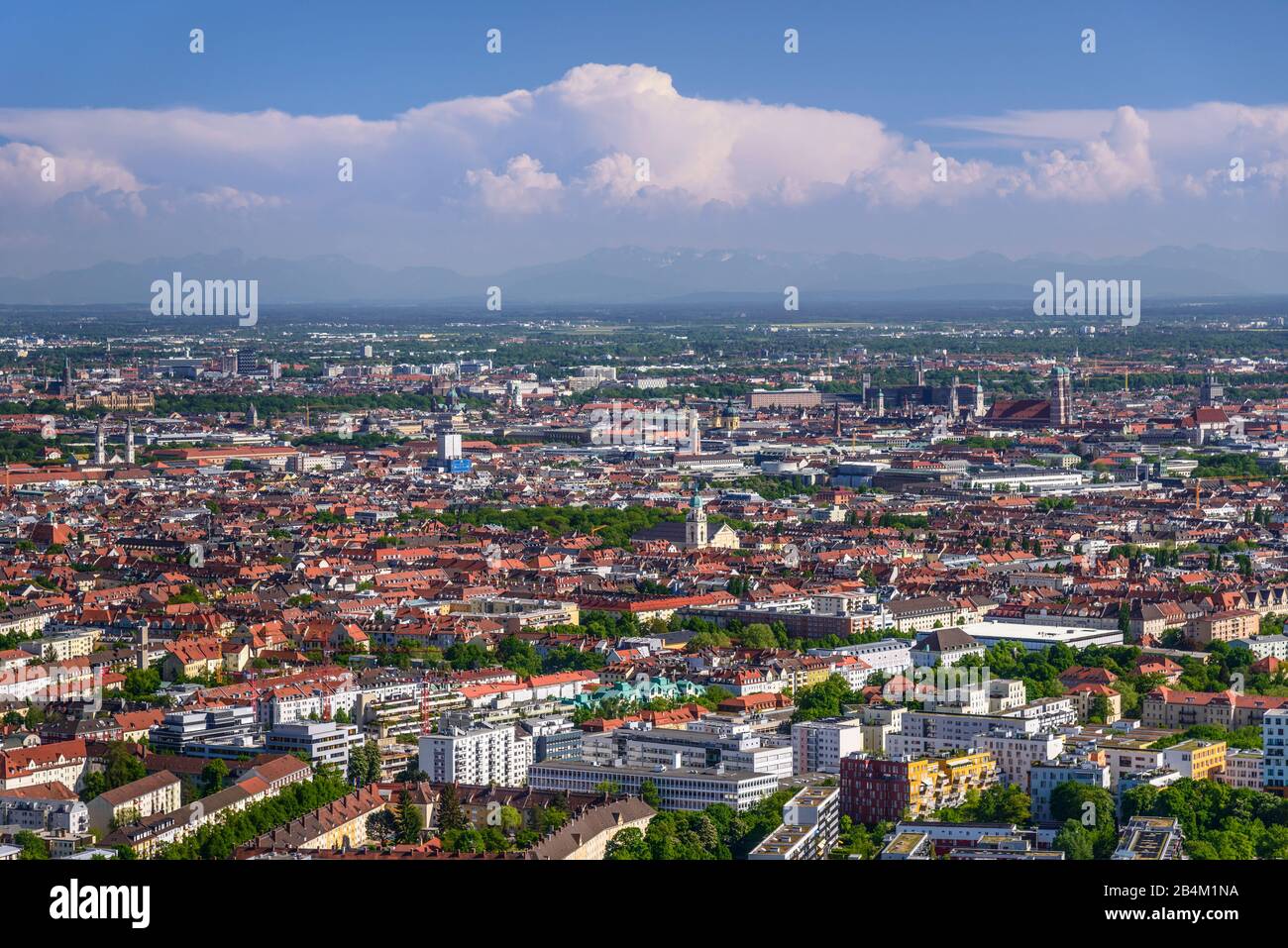 Deutschland, Bayern, Oberbayern, München, Stadtansicht gegen Alpenkette, Blick vom Olympiaturm Stock Photo