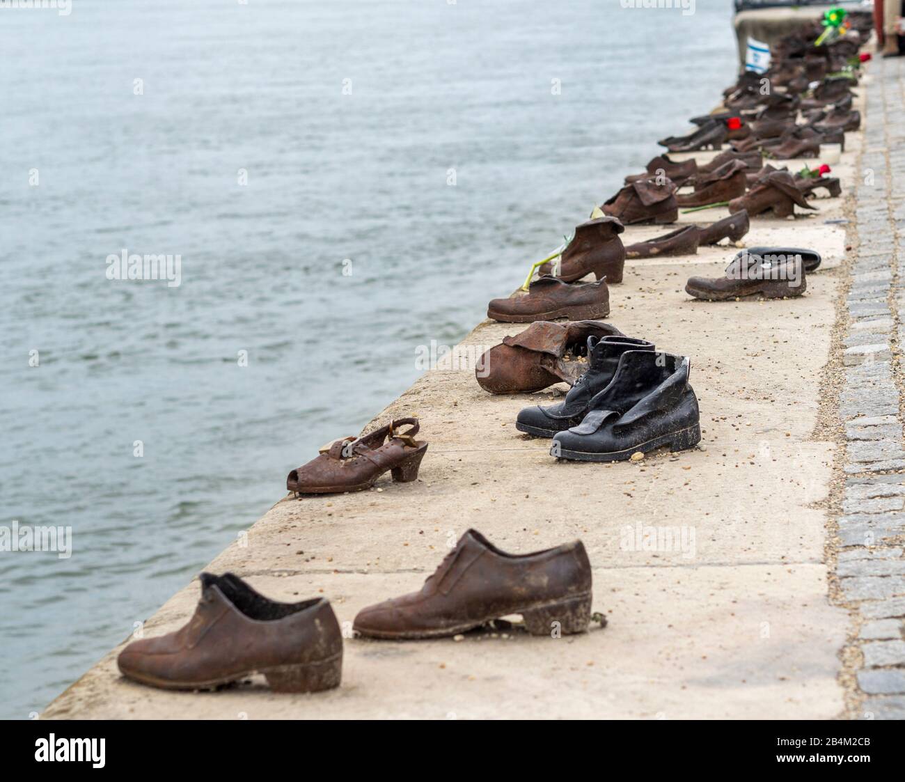 Overview of the Danube Shoe Memorial: Iron sculpture of shoes along the Danube embankment. To the memory of the victims shot into the Danube by Arrow Cross militiamen in 1944–45. Concieved by Can Togay and sculpted and erected 16 April 2005 by Gyula Pauer. Stock Photo