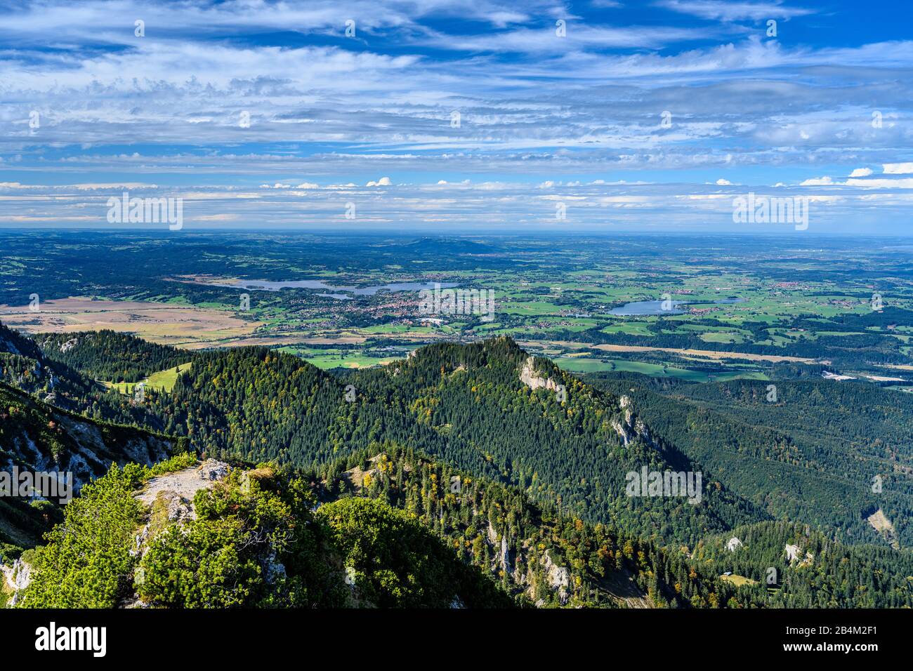 Deutschland, Bayern, Oberbayern, Tölzer Land, Kochel am See, Herzogstand, Blick auf Murnau am Staffelsee und Riegsee Stock Photo