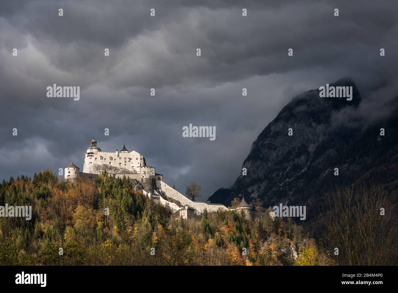 Die Festung Hohenwerfen im Salzachtal, Werfen, Pongau, Land Salzburg, Österreich, Oktober 2019 Stock Photo