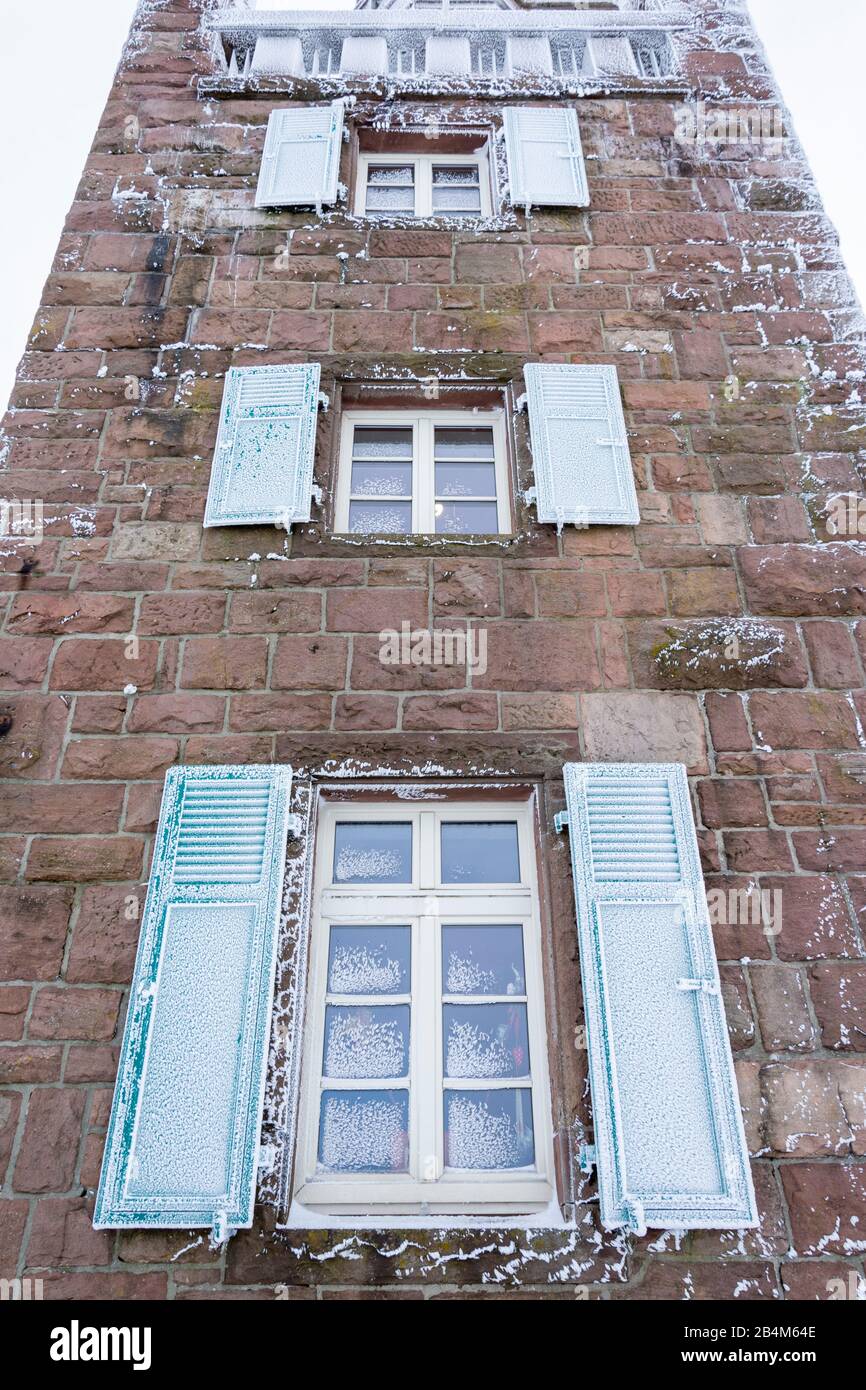 Deutschland, Baden-Württemberg, Schwarzwald, Hornisgrinde, der Hornisgrindeturm, Fenster mit Schlagläden. Stock Photo
