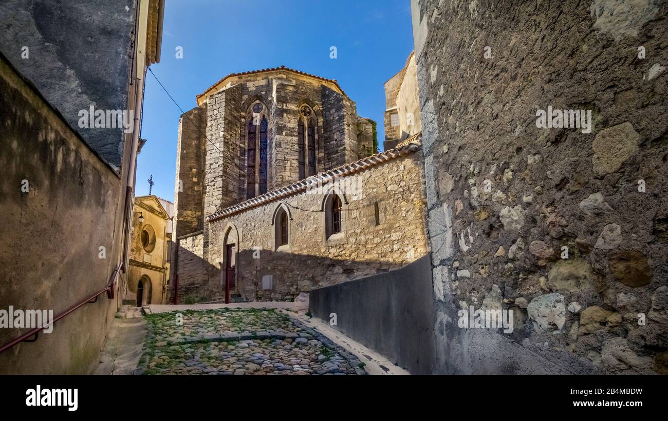 Die Pfarrkirche Notre Dame de Pitié stammt aus dem XIII Jahrhundert und wurde in ländlicher gotischer Architektur erbaut. Puissalicon gehört zum Typus Stock Photo