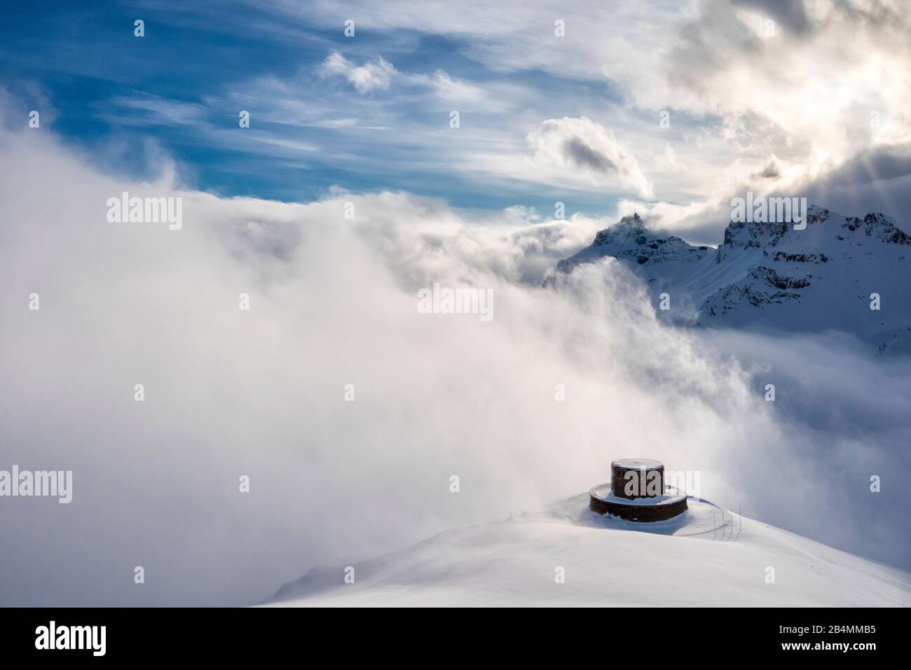 Pordoi, Provinz Belluno, Venetien, Italien, Europa. Die Deutsche Kriegsgräberstätte Pordoi Stock Photo