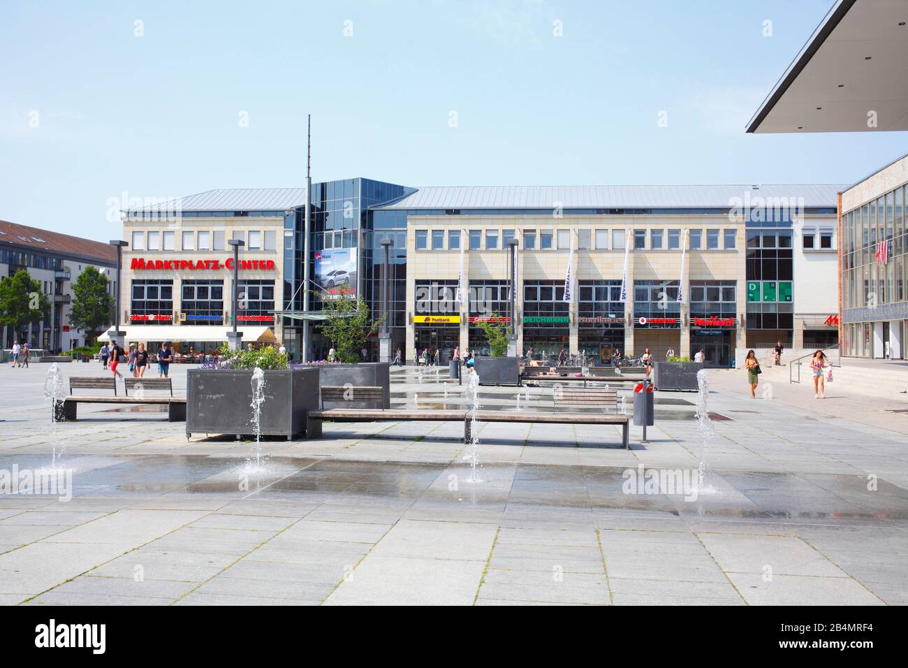 Page 13 - Square Shopping Mall Centre High Resolution Stock Photography and  Images - Alamy