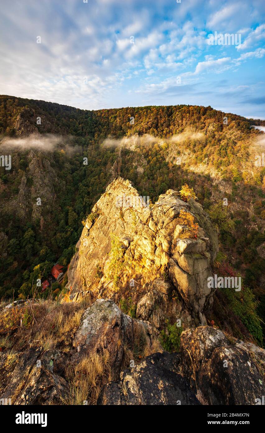 Germany, Saxony-Anhalt, Thale, Harz, view from the Roßtrappe into the Bodetal, morning mood, autumn, Harz Stock Photo