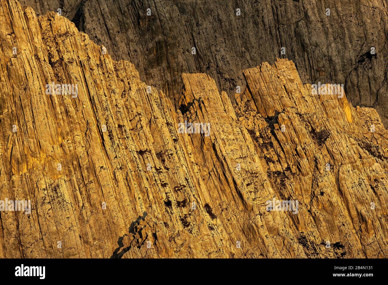 Cracks in rock hi-res stock photography and images - Alamy