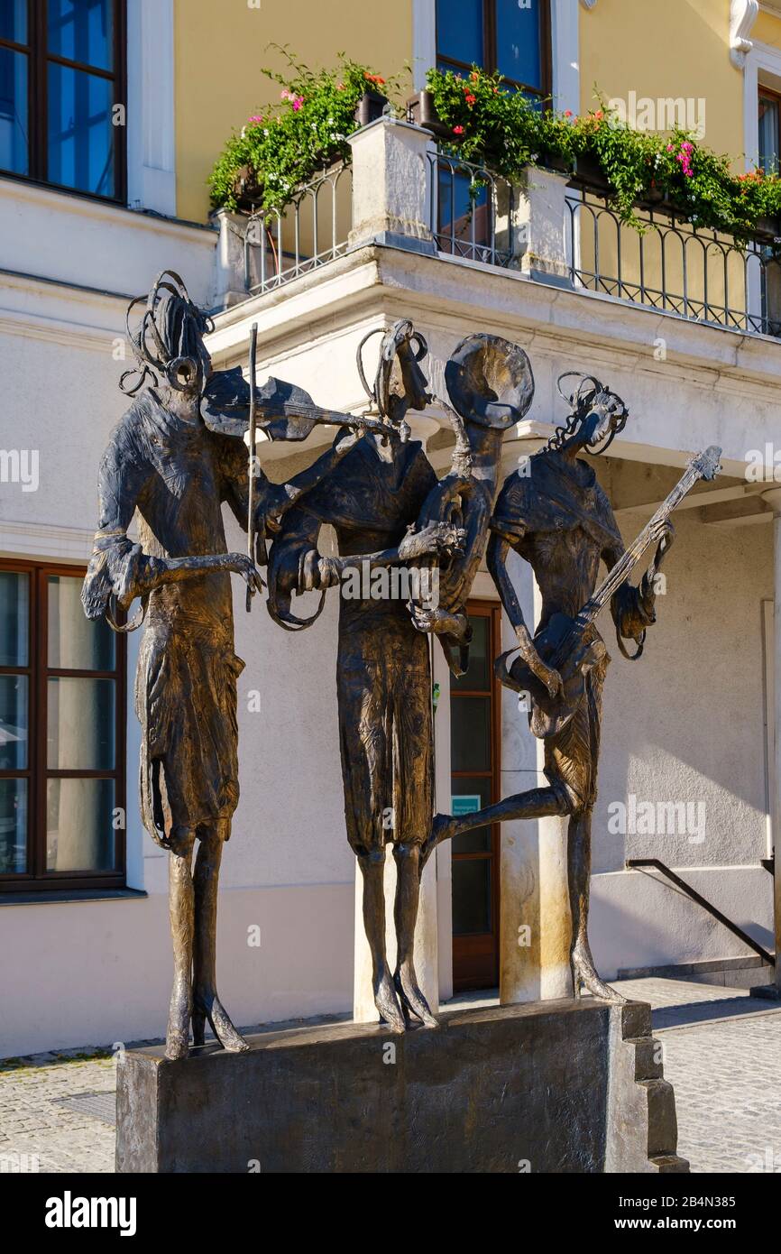 Sculpture Musikantinnen 2003 by Josef Michael Neustifter in front of Stadttheater am Bismarckplatz, Regensburg, Upper Palatinate, Bavaria, Germany Stock Photo