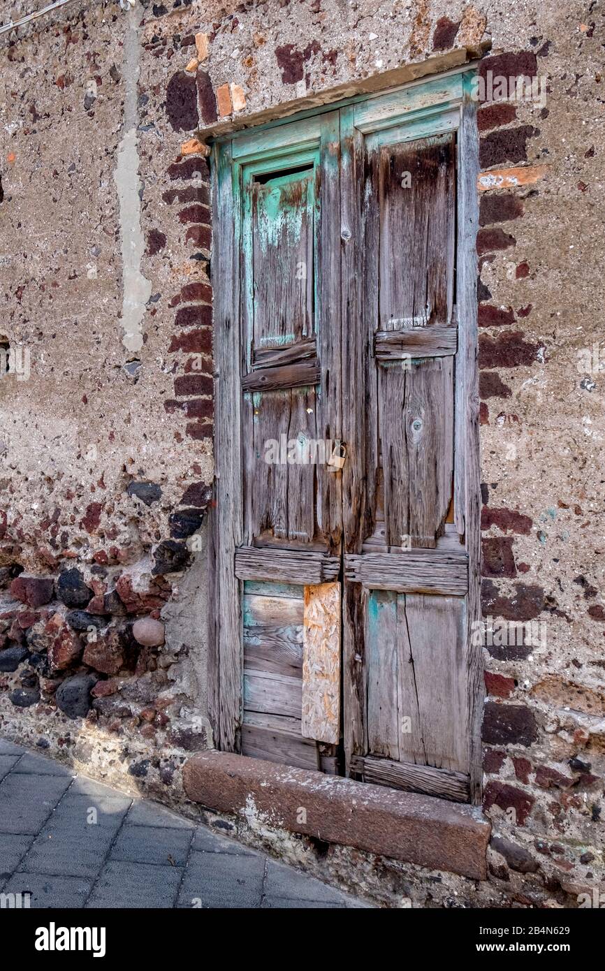 old and dilapidated wooden door and house wall, Stromboli, Aeolian Islands, Aeolian Islands, Tyrrhenian Sea, Southern Italy, Europe, Sicily, Italy Stock Photo