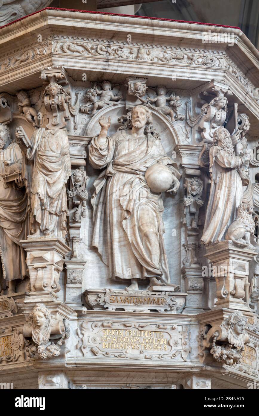 Deutschland, Sachsen-Anhalt, Magdeburg, Dom zu Magdeburg, Gott mit der Weltkugel, Relief an der Kanzeltreppe. (1520 wurde der Dombau nach 311 Jahren B Stock Photo
