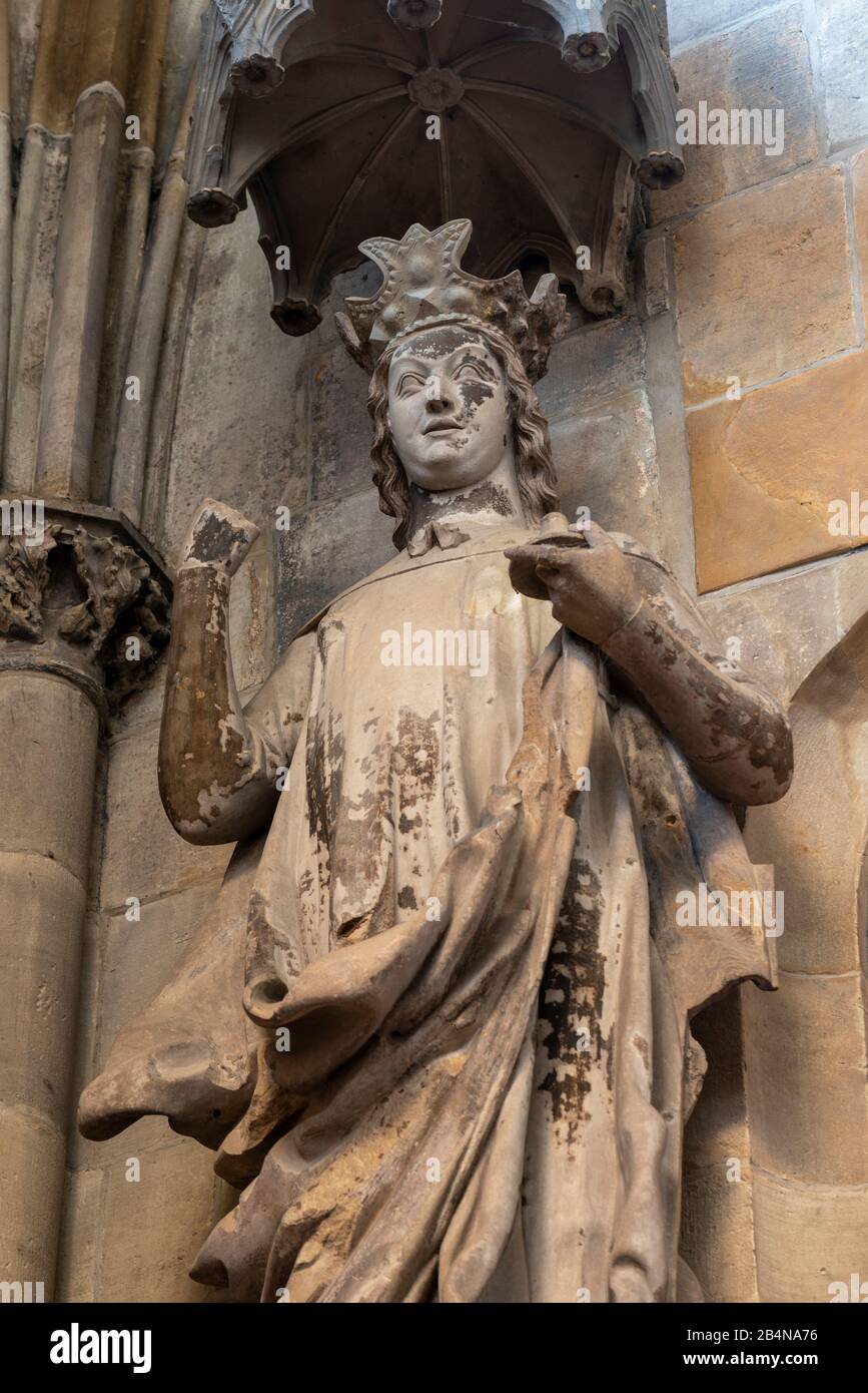 Deutschland, Sachsen-Anhalt, Magdeburg, Dom zu Magdeburg, mittelalterliche Figur Ekklesia. (1520 wurde der Dombau nach 311 Jahren Bauzeit beendet.) Stock Photo
