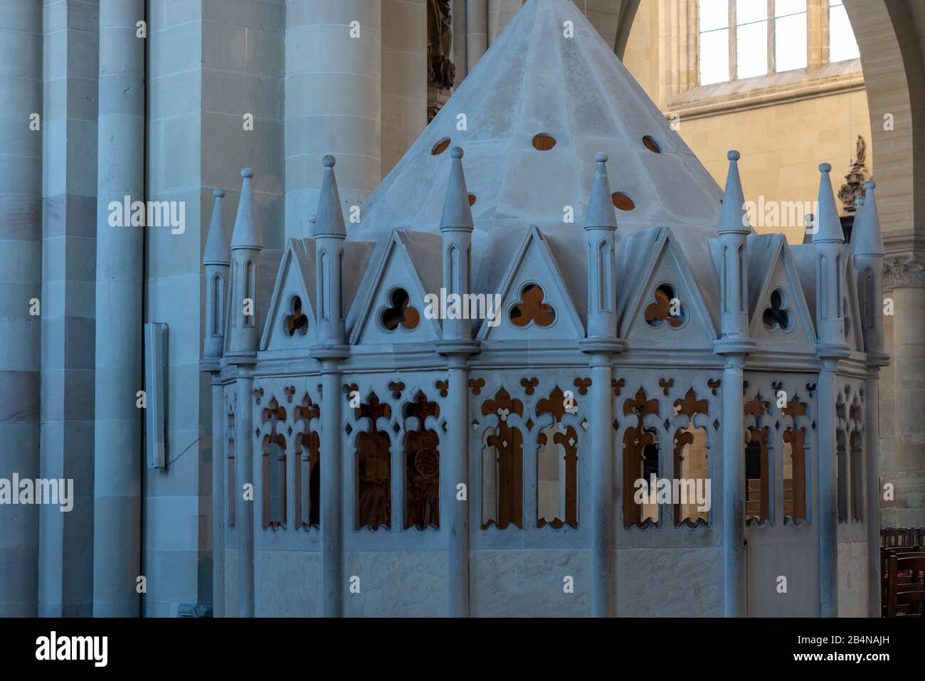 Deutschland, Sachsen-Anhalt, Magdeburg, Dom zu Magdeburg, Heilig-Grab-Kapelle, um 1250, im Inneren steht das Herrscherpaar Königin Editha und Kaiser O Stock Photo