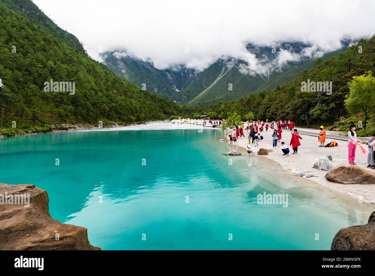 Yulong xue shan hi-res stock photography and images - Alamy