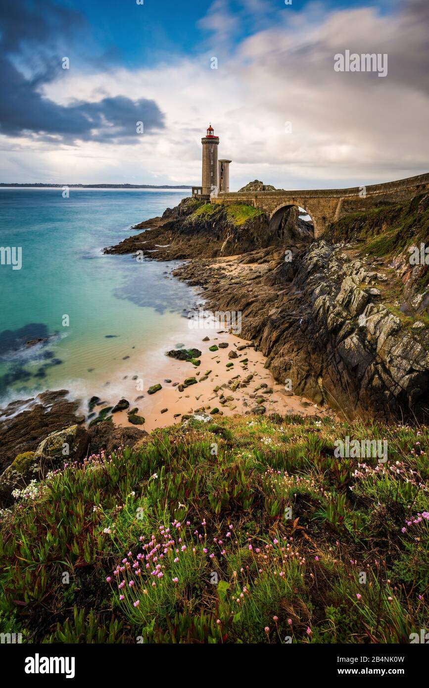 Phare du Petit Minou lighthouse at low tide, Brittany, France Stock Photo