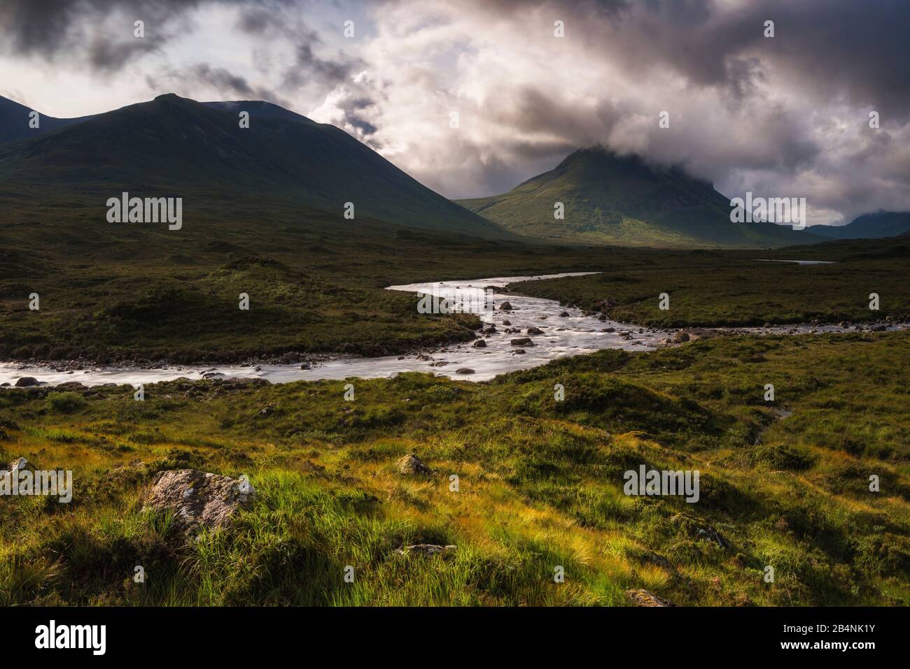 Sligachan River with the mountain panorama of the Cuilins, Isle of Skye, Scotland Stock Photo