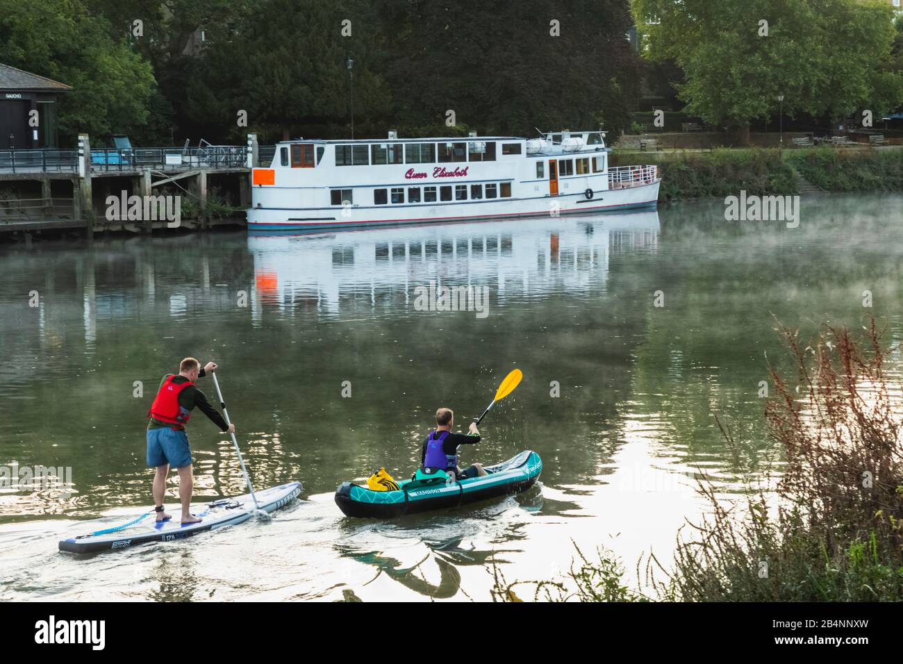 England, London, Richmond, Men Canoing on River Thames Stock Photo