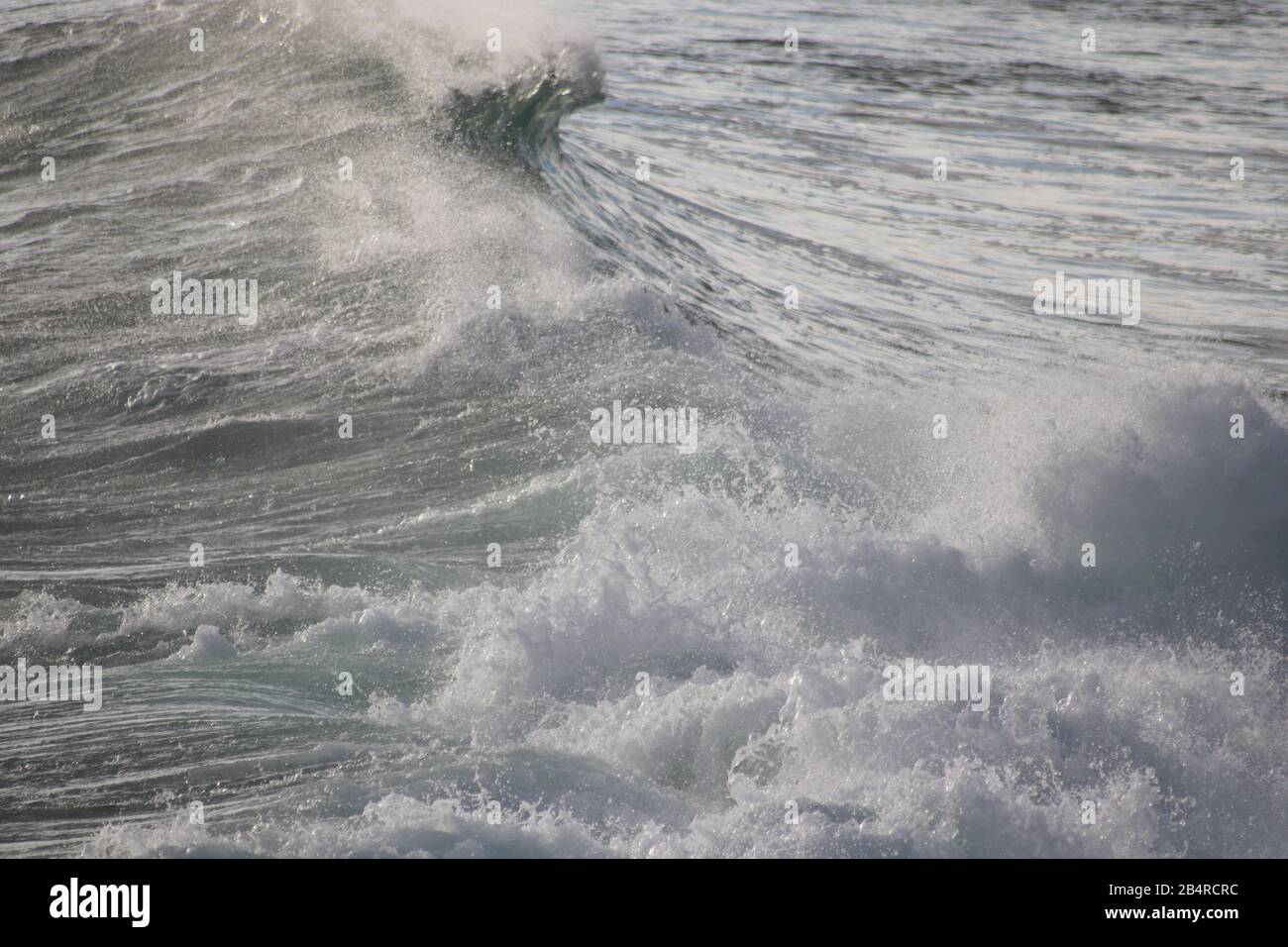 Wave breaking with surf Stock Photo - Alamy