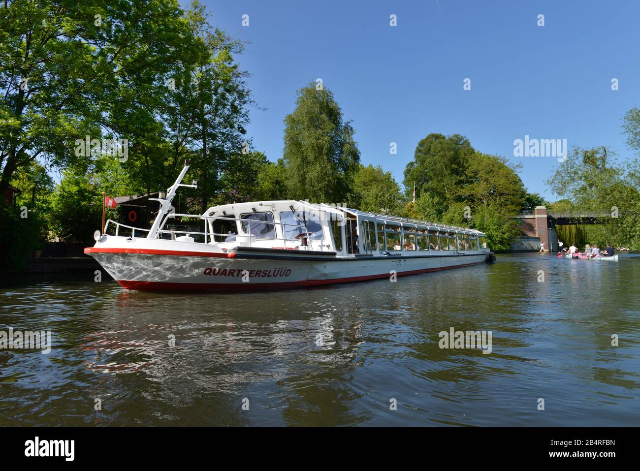 Ausflugsschiff, Goldbekkanal, Hamburg, Deutschland Stock Photo