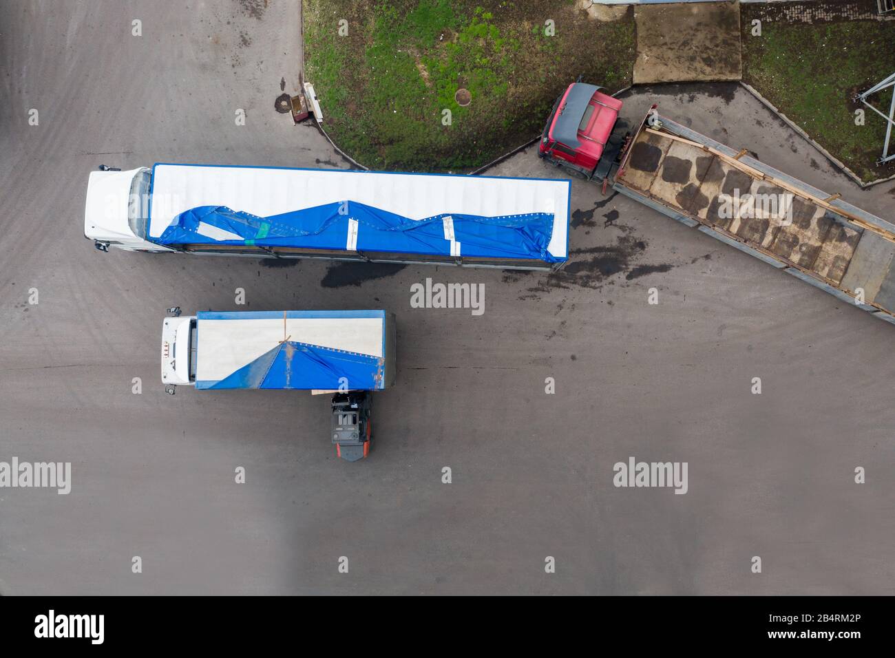 loading pallets into a truck top view Stock Photo Alamy