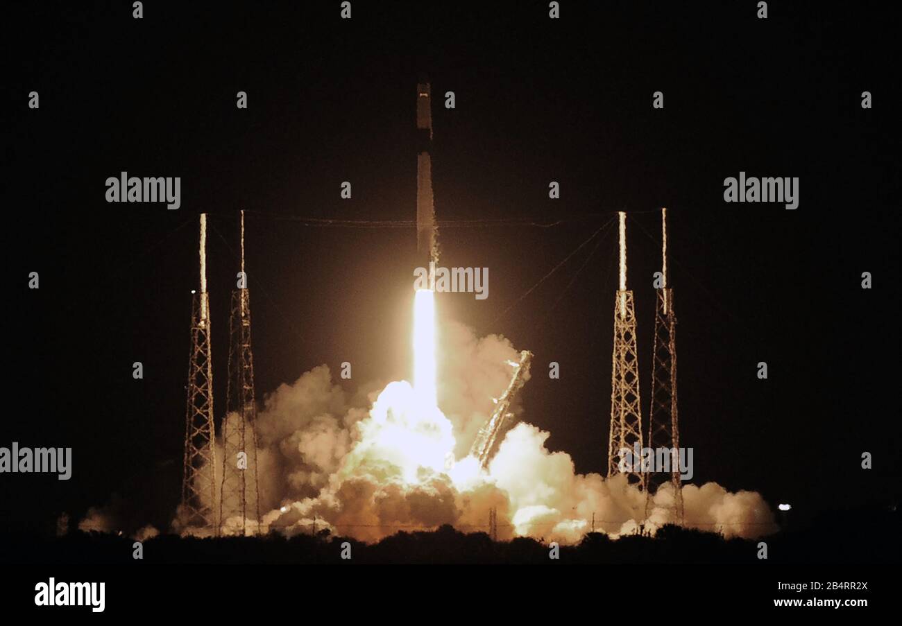 A SpaceX Falcon 9 rocket carrying more than 4,300 pounds of science and research, crew supplies and vehicle hardware to the International Space Station launches from pad 40 at Cape Canaveral Air Force Station in Florida. This is the final flight of SpaceX's first-generation Dragon cargo capsule. Stock Photo