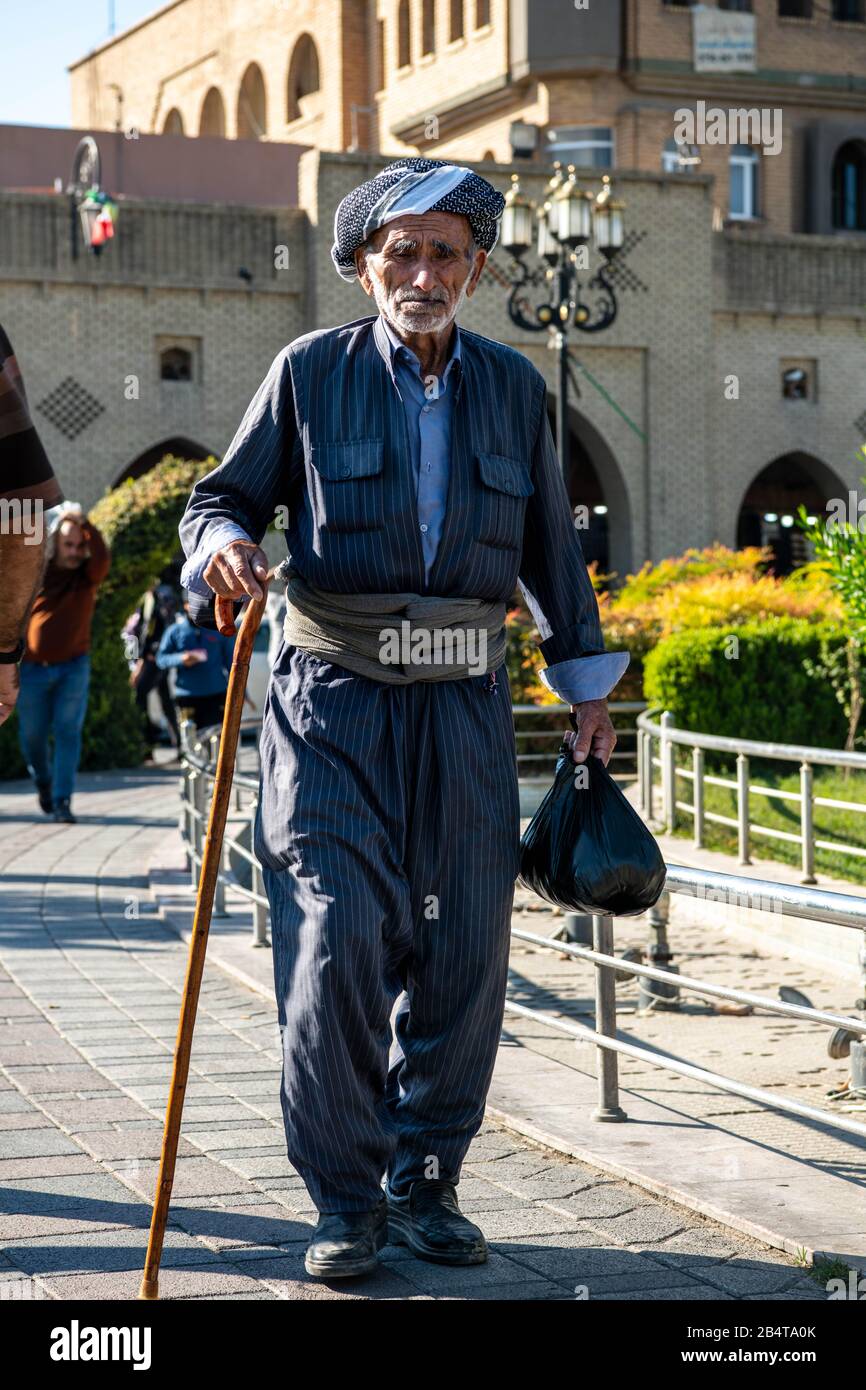 Lokken Conserveermiddel Toepassen Kurdish old man traditional clothing hi-res stock photography and images -  Alamy