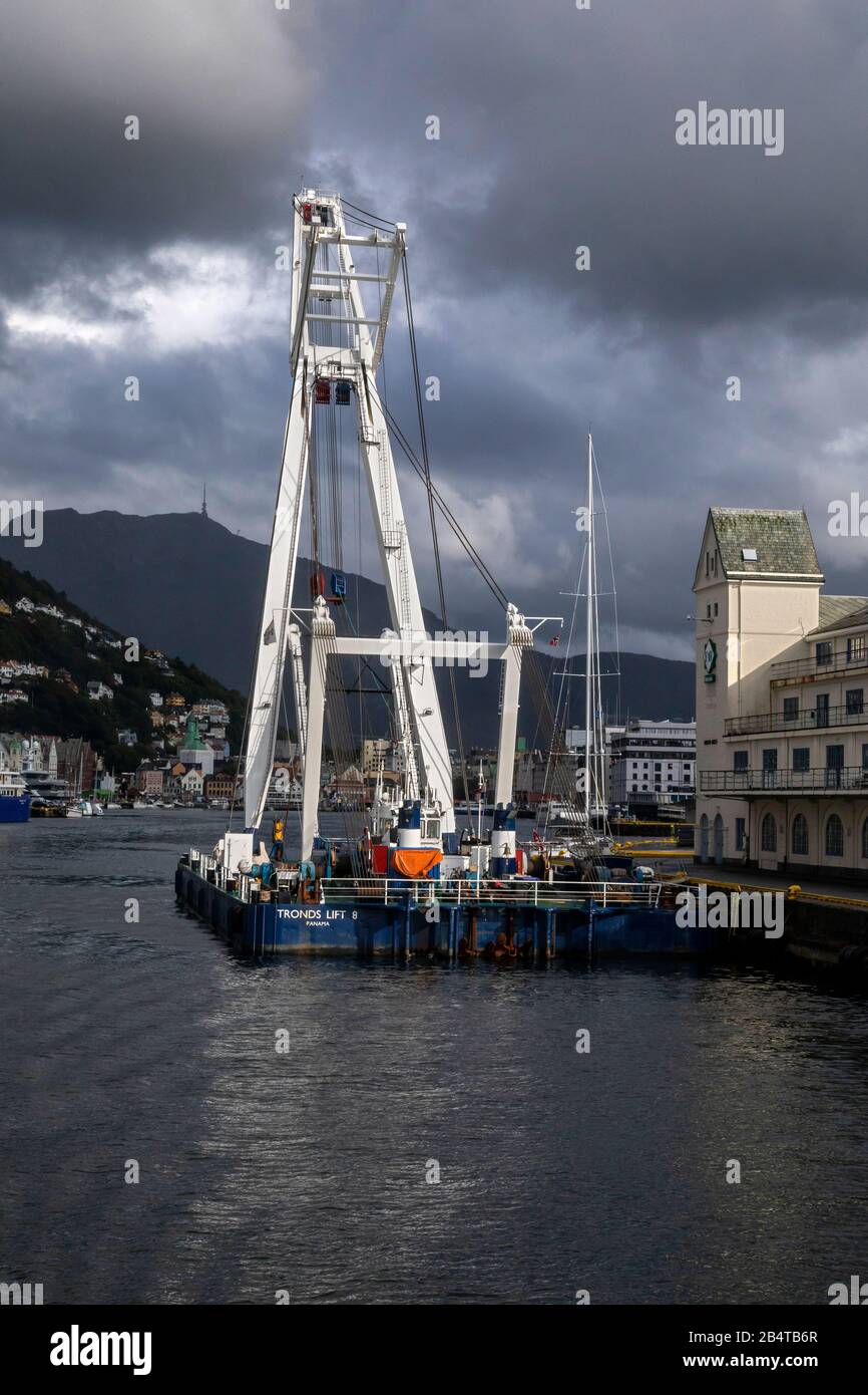 Crane Ship Tronds Lift 8 At Tollboden Quay In The Port Of Bergen crane-ship-tronds-lift-8-at-tollboden-quay-in-the-port-of-bergen