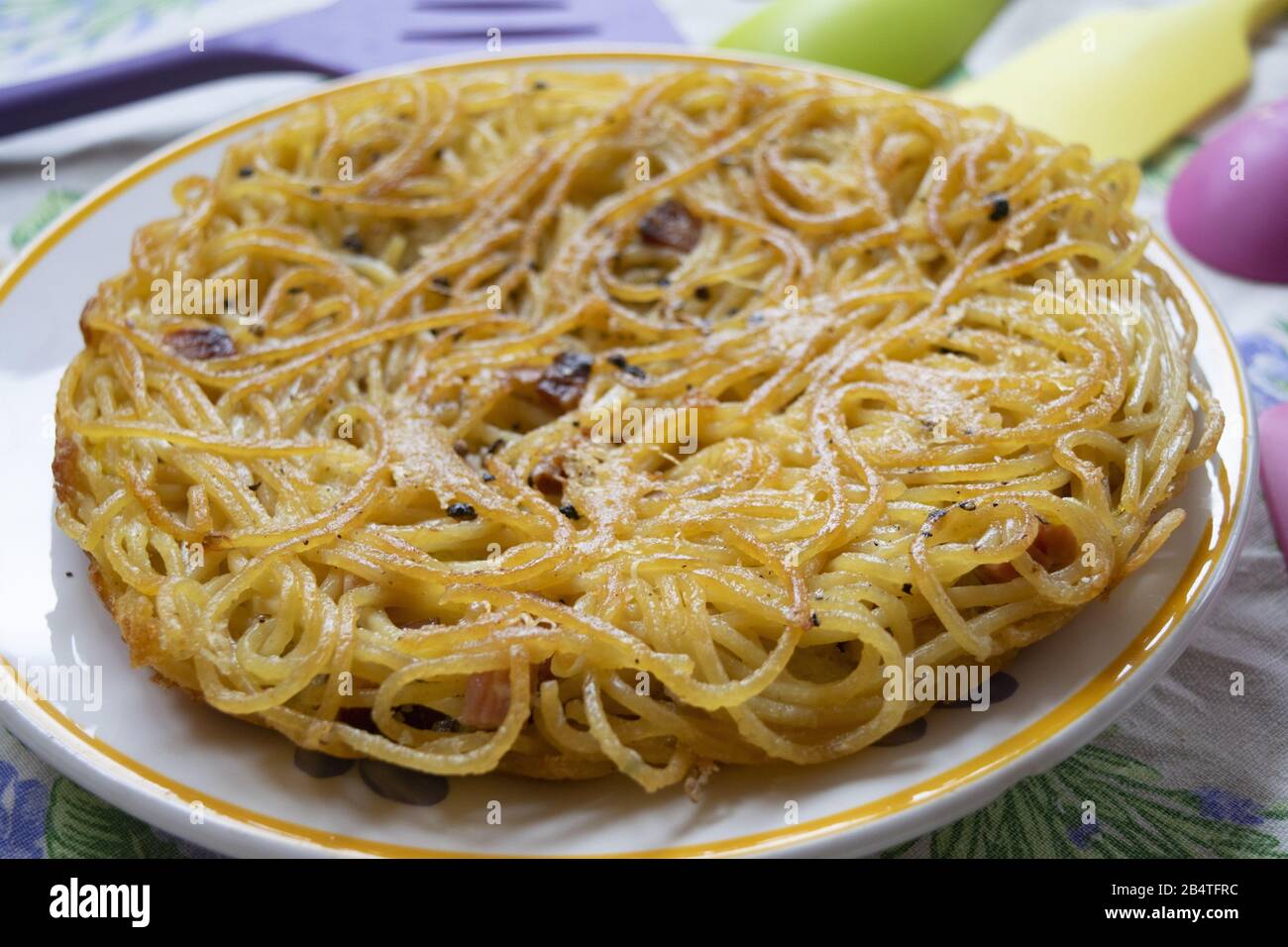 frittata of spaghetti traditional recipe of Napoli Stock Photo