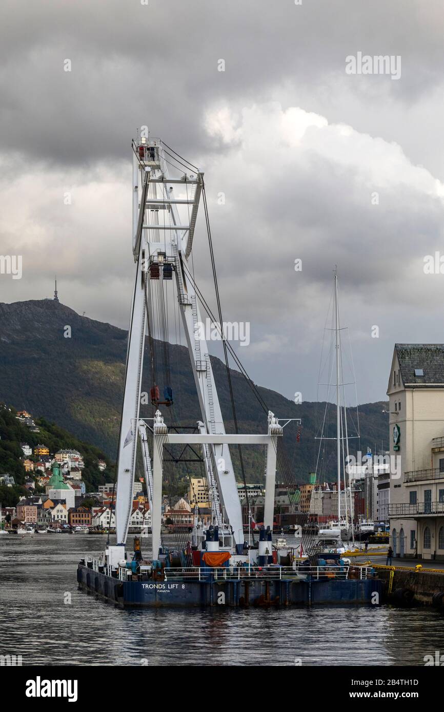 Crane Ship Tronds Lift 8 At Tollboden Quay In The Port Of Bergen crane-ship-tronds-lift-8-at-tollboden-quay-in-the-port-of-bergen