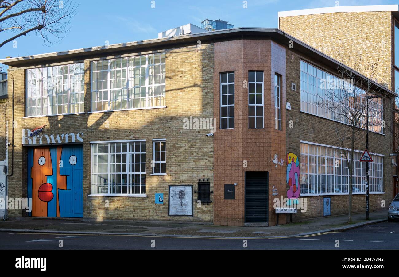 London street life hi-res stock photography and images - Alamy