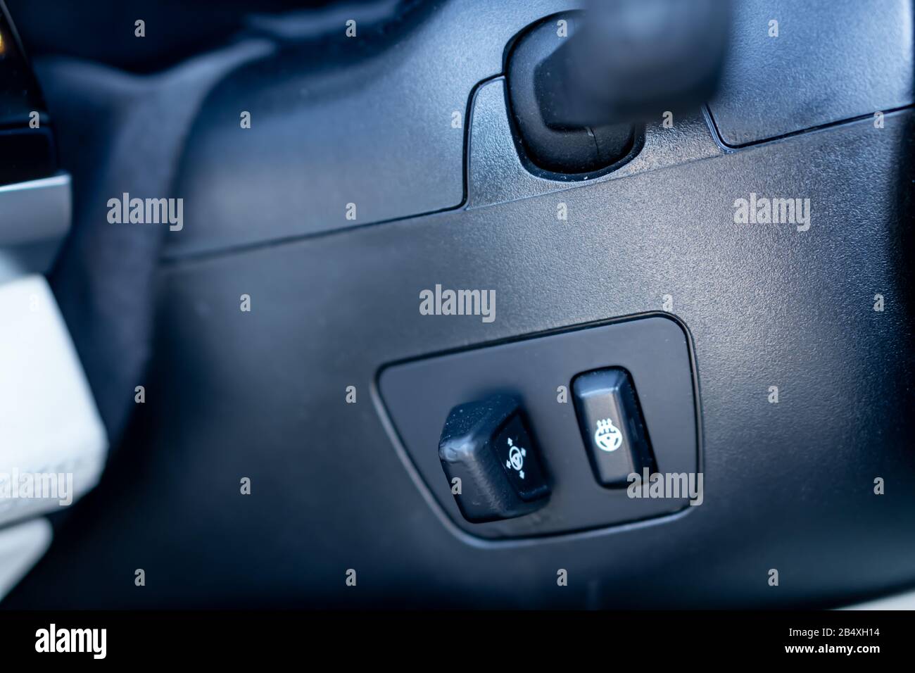 Heated electric steering wheel with memory function. Luxury BMW 750d