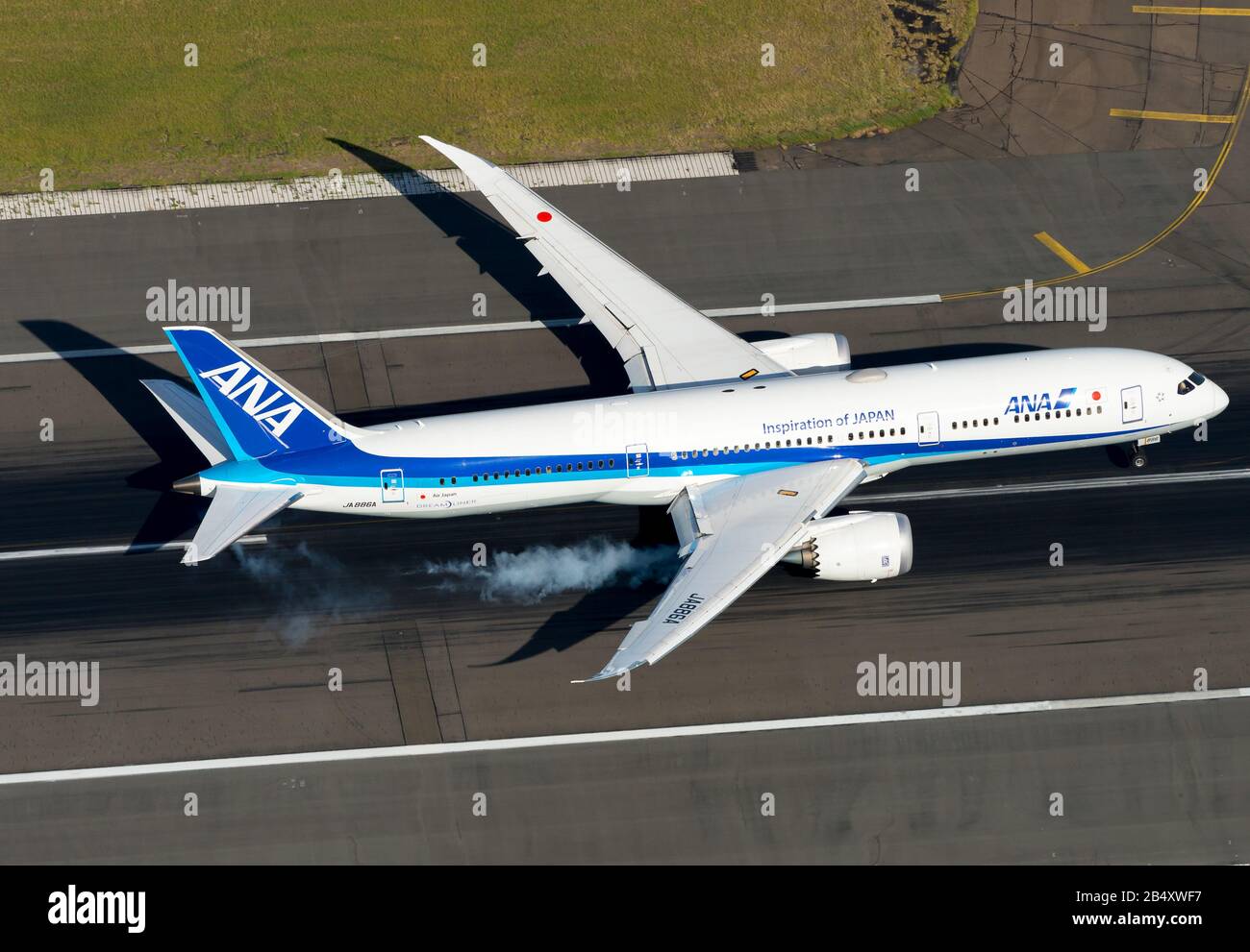 All Nippon Airways (ANA Japan) Boeing 787 Dreamliner aircraft landing in Sydney, Australia inbound from Tokyo Haneda, Japan. 787-9 airplane JA886A. Stock Photo