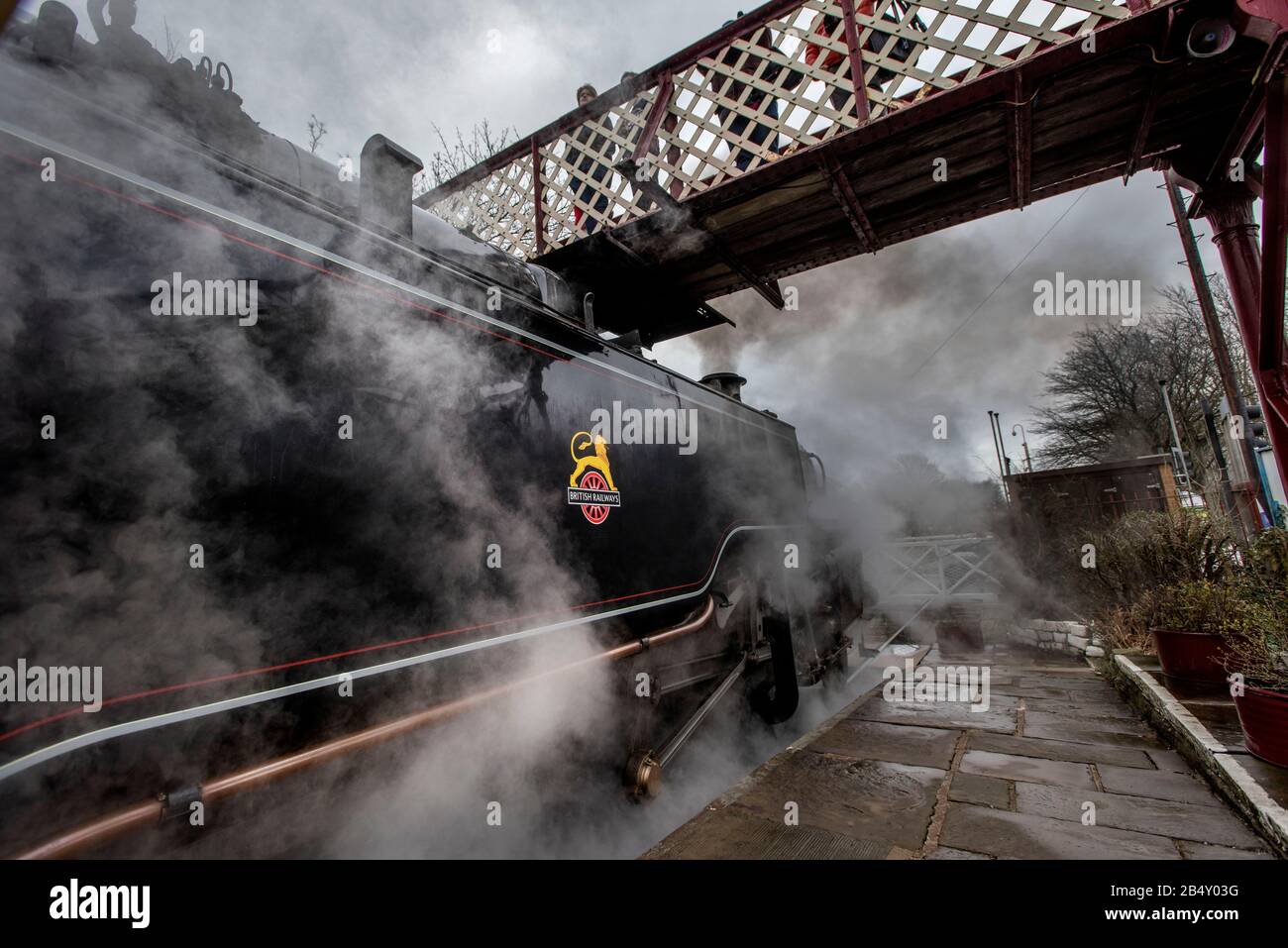 Hundreds of rail passengers hi-res stock photography and images - Alamy