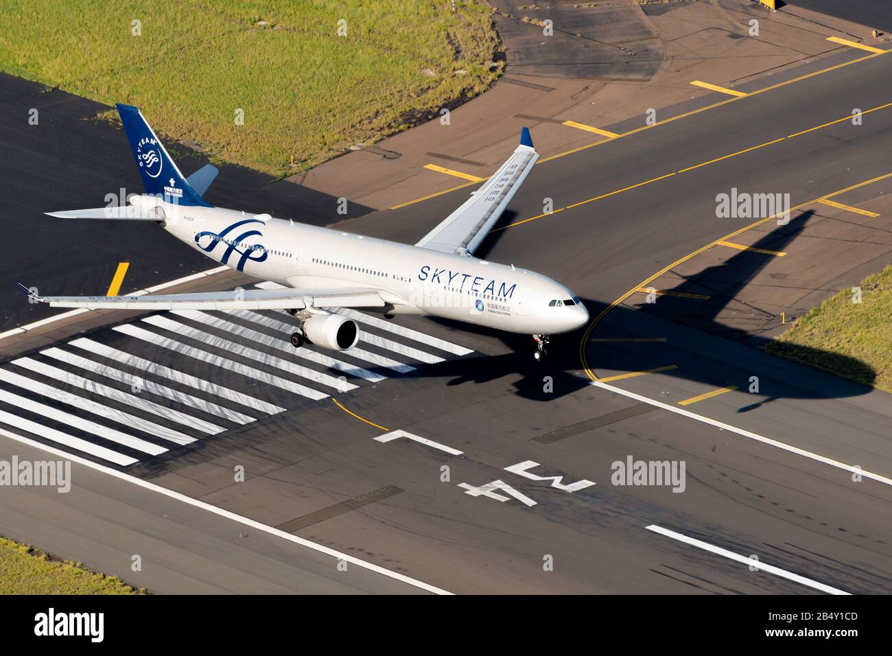 China Southern Airlines Airbus A330 widebody aircraft on final approach to Sydney (SYD), Australia. Aircraft with SkyTeam Alliance special livery. Stock Photo