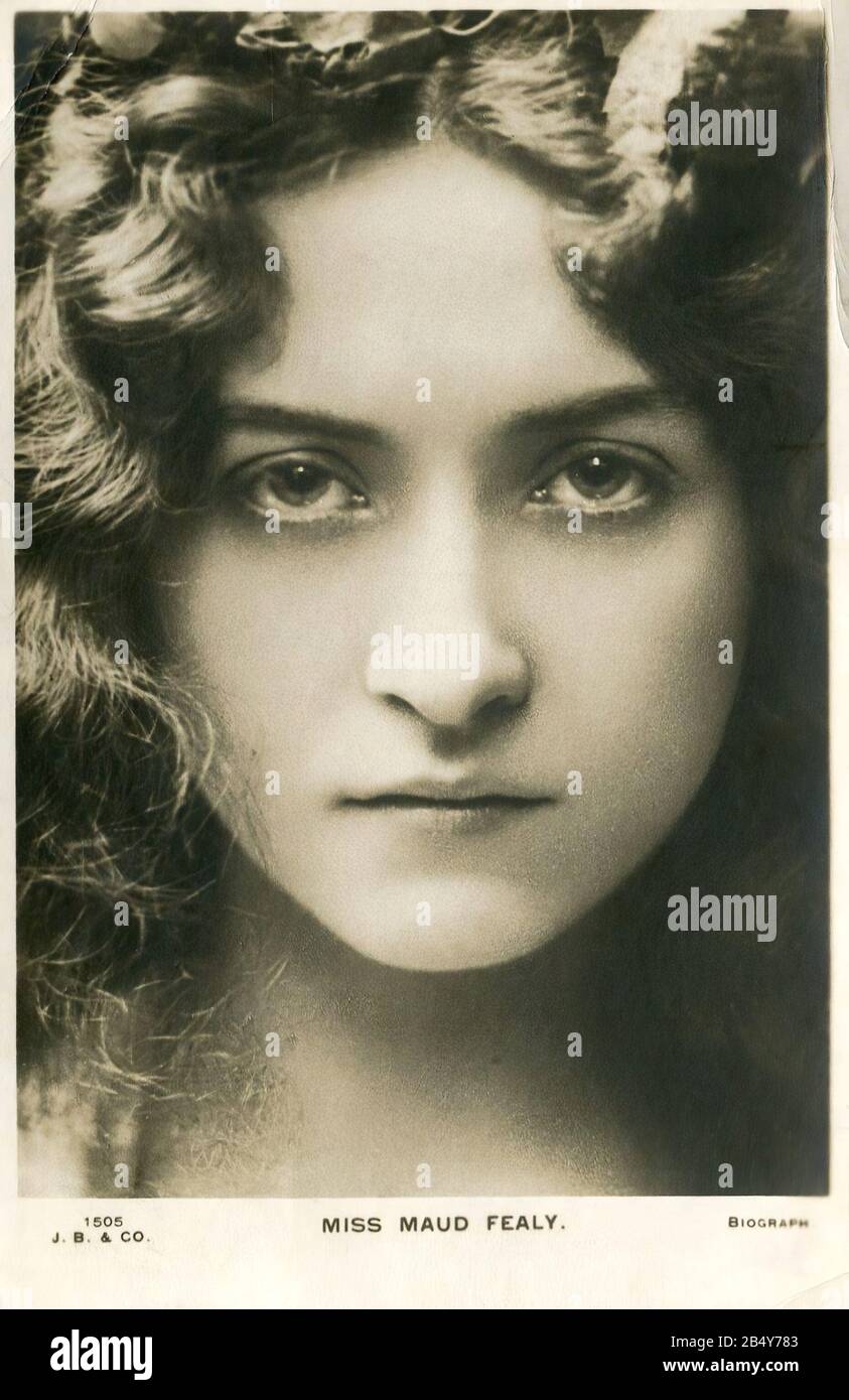 1971 is an american actress hi-res stock photography and images - Alamy, image size:843x1390