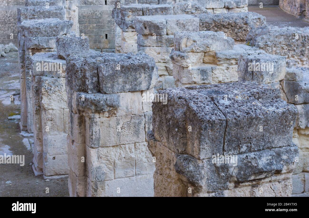 Roman ruins in apulia hi-res stock photography and images - Alamy