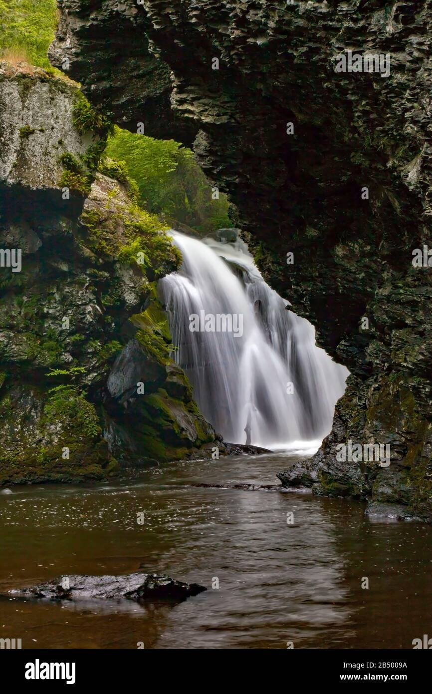 Marshall's Falls on Marshalls Creek in Pennsylvania’s Pocono Mountains flows through an eastern hemlock ravine. Stock Photo