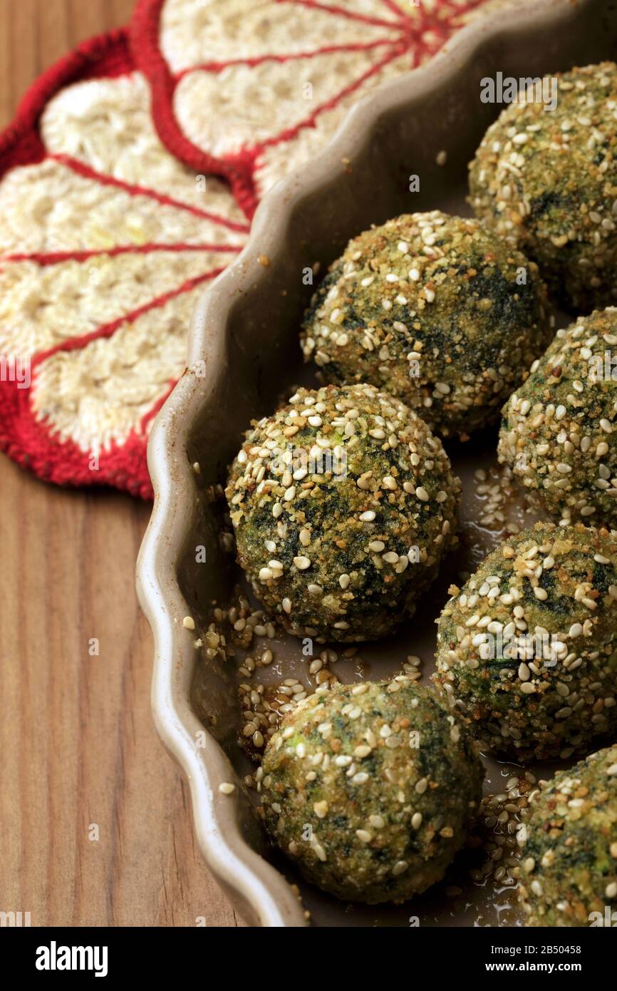Patties of cottage cheese (ricotta) and spinach cooked in oven with