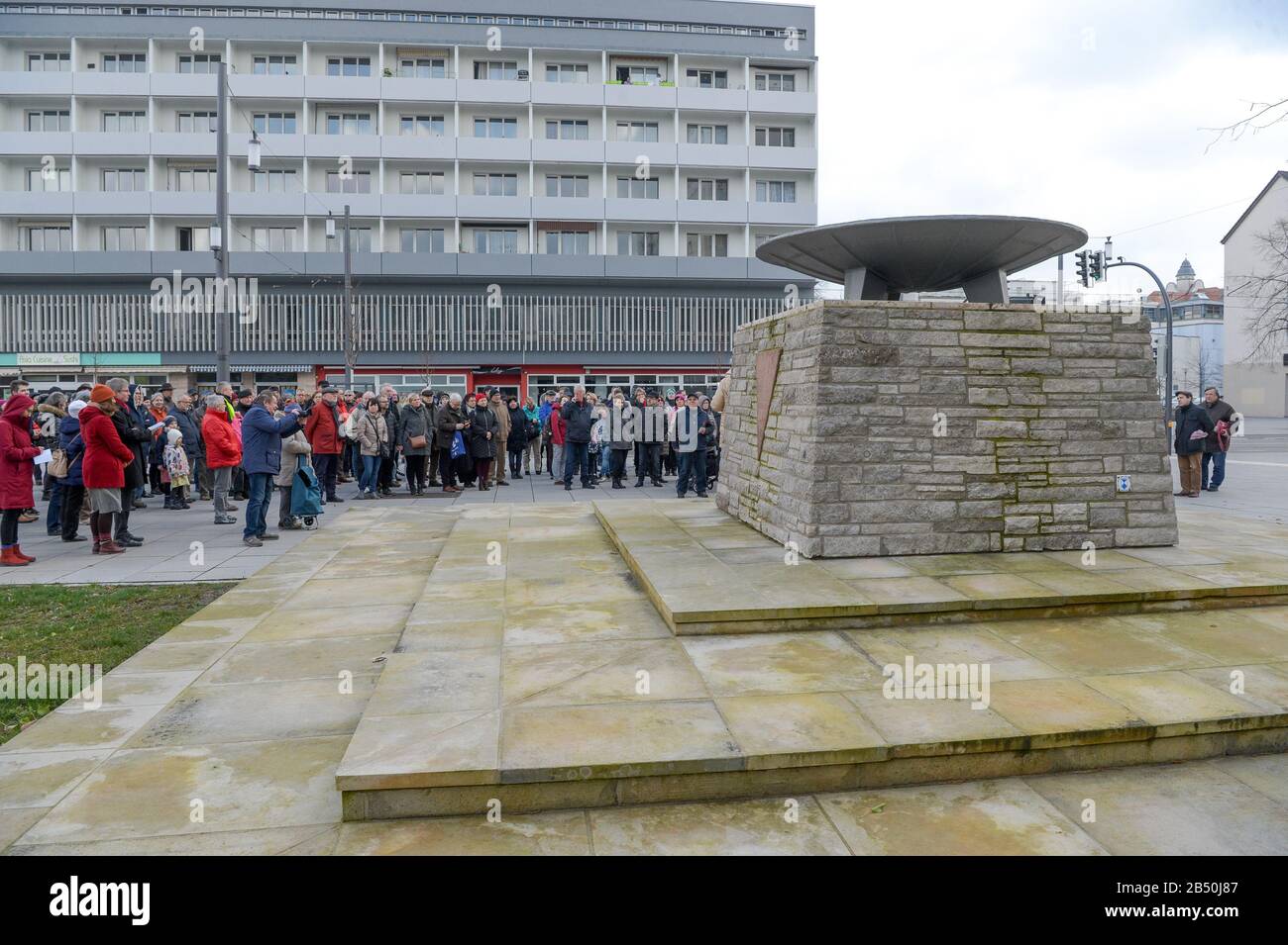07 March 2020, Saxony-Anhalt, Dessau-Roßlau: Participants are on a memorial tour at the monument of the 'victims of fascism'. March 7, 2020 marks the 75th anniversary of the destruction of the city in the Second World War by a bomb dropping. The network 'Living Democracy' has organised a commemorative programme with numerous partners under the motto 'Reconciliation creates peace'. At the monument of the 'victims of fascism' the bombing of the Spanish city Guernica in 1937 was commemorated. Photo: Heiko Rebsch/dpa-Zentralbild/dpa Stock Photo