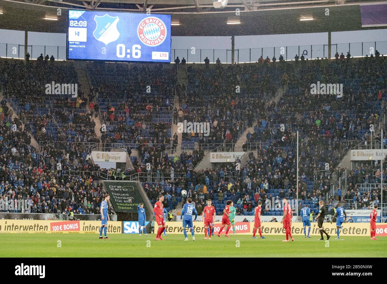 after the repeated posters, posters, banners, versus Hoffenheims Maezen (M? zen) Dietmar Hopp were shown in the fan block of the FC Bayern fans in the stands, the players decided a non-aggression pact for the remaining 13 minutes, scoreboard with final result and season; Scandal, scandal; Insult; Soccer 1.Bundesliga, 24th matchday, matchday 24, TSG 1899 Hoffenheim (1899) - FC Bayern Munich (M) 0: 6, on 02/29/2020 in Sinsheim / Germany DFL REGULATIONS PROHIBIT ANY USE OF PHOTOGRAPHS AS IMAGE SEQUENCES AND / OR QUASI VIDEO. ? Sven Simon Fotoagentur GmbH & Co. Press Photo KG # Prinzess-Luise-Str. Stock Photo