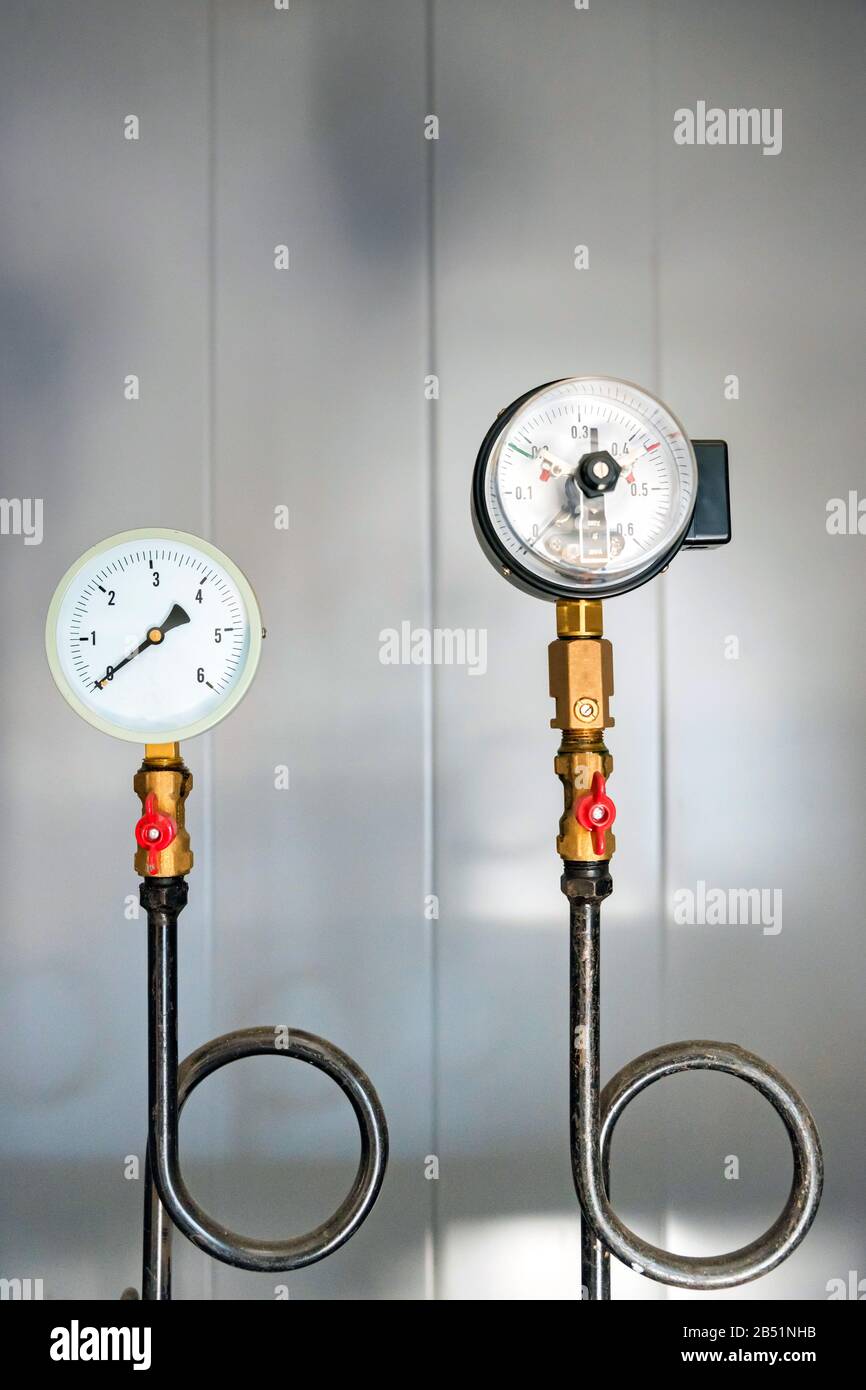 Water and pressure gauges hi-res stock photography and images - Alamy