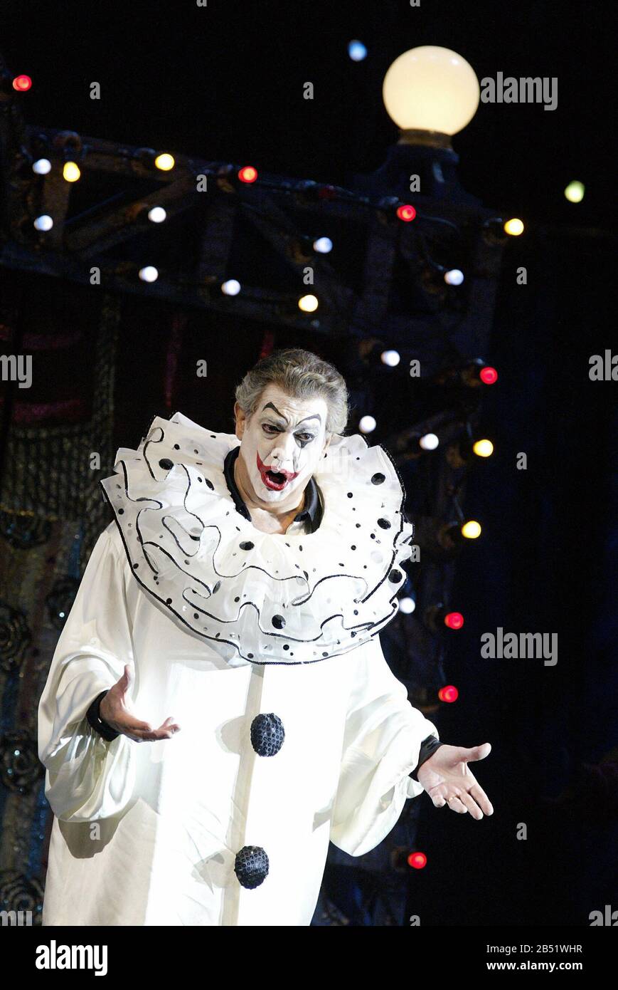 PAGLIACCI  by Ruggero Leoncavallo  conductor: Antonio Pappano  producer: Franco Zeffirelli Placido Domingo (Canio) The Royal Opera, Covent Garden, London WC2  10/07/2003 Stock Photo