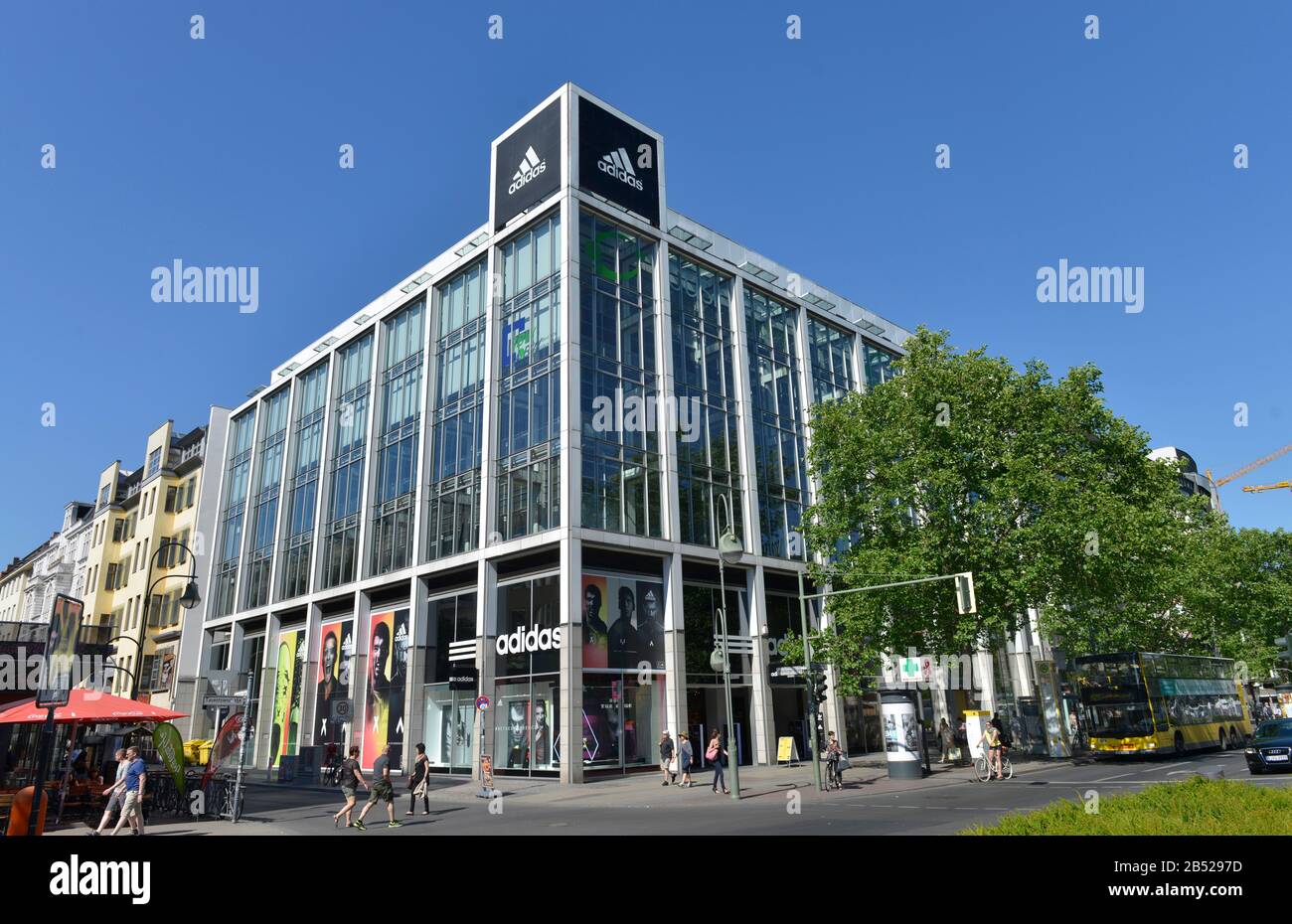groep Demonteer web Adidas, Tauentzien, Charlottenburg, Berlin, Deutschland Stock Photo - Alamy