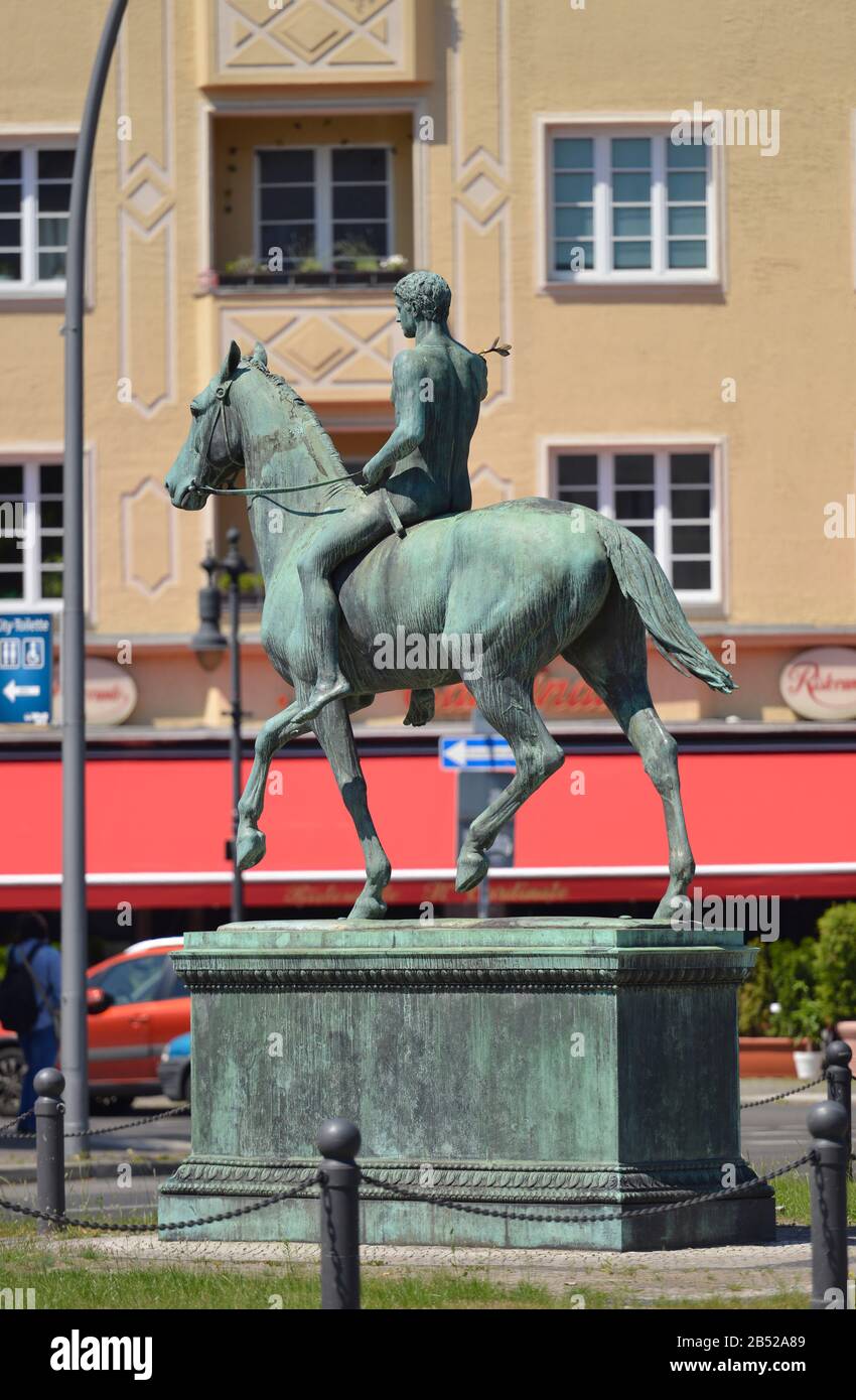 Reiterstatue ´Der Sieger´, Steubenplatz, Reichsstrasse, Westend, Charlottenburg, Berlin, Deutschland Stock Photo