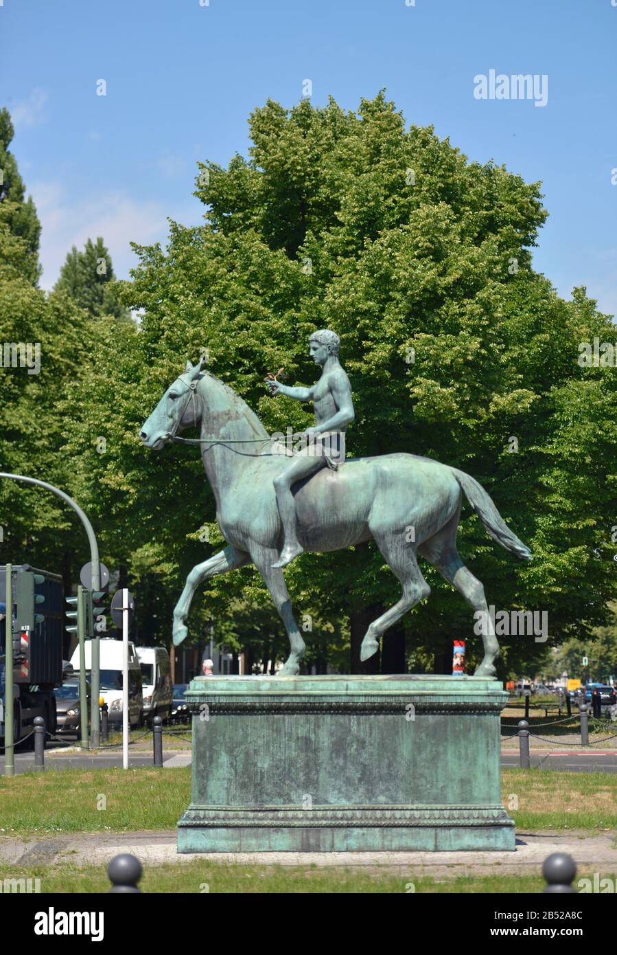 Reiterstatue ´Der Sieger´, Steubenplatz, Reichsstrasse, Westend, Charlottenburg, Berlin, Deutschland Stock Photo