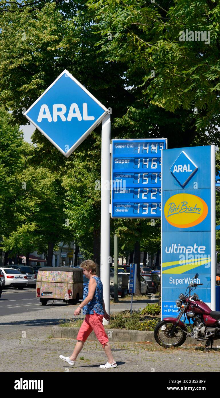 Aral Tankstelle High Resolution Stock Photography and Images - Alamy