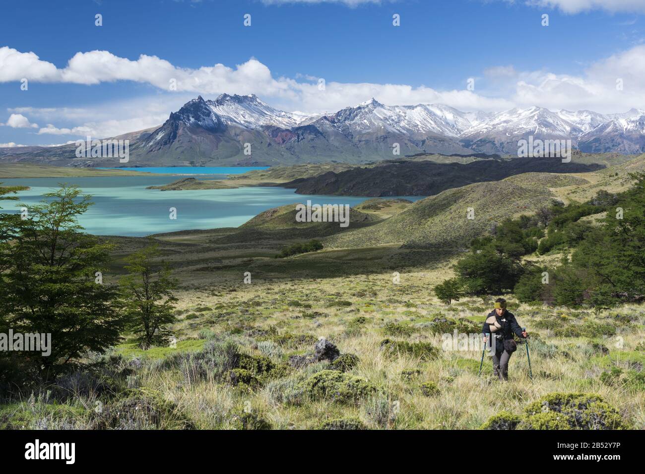 Hiking towards Cerro Leon with the Andes and Lago Belgrano on the back